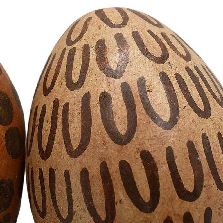 Artisanat Anciennes pots à graines en forme d'œuf en céramique amérindienne décorés à la main, lot de 2 en vente