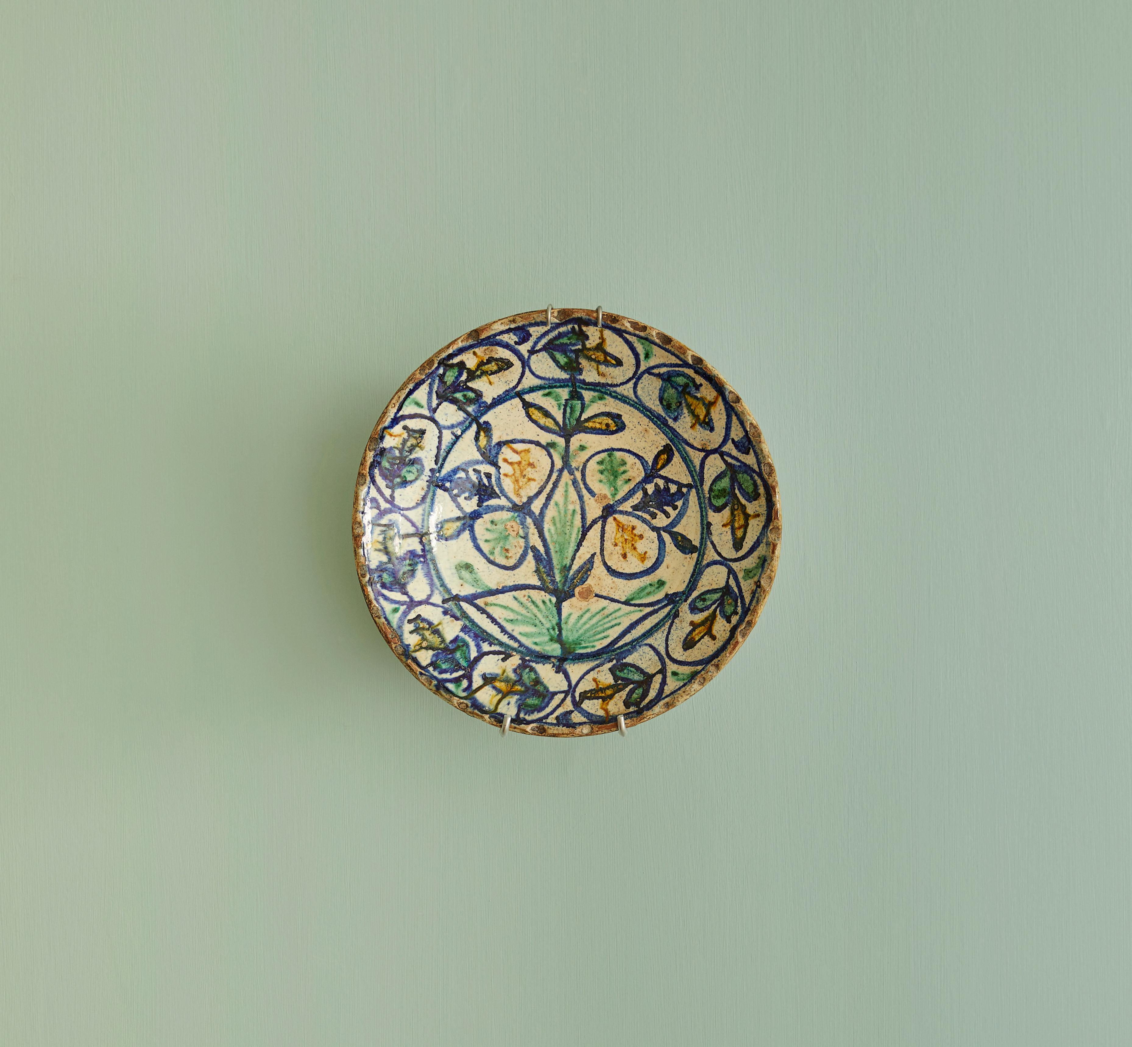 Afghanistan, 19th century.

A Ceramic hanging platter with painted details with blue, green and yellow details.

Measures: Ø 27 x D 8 cm.
