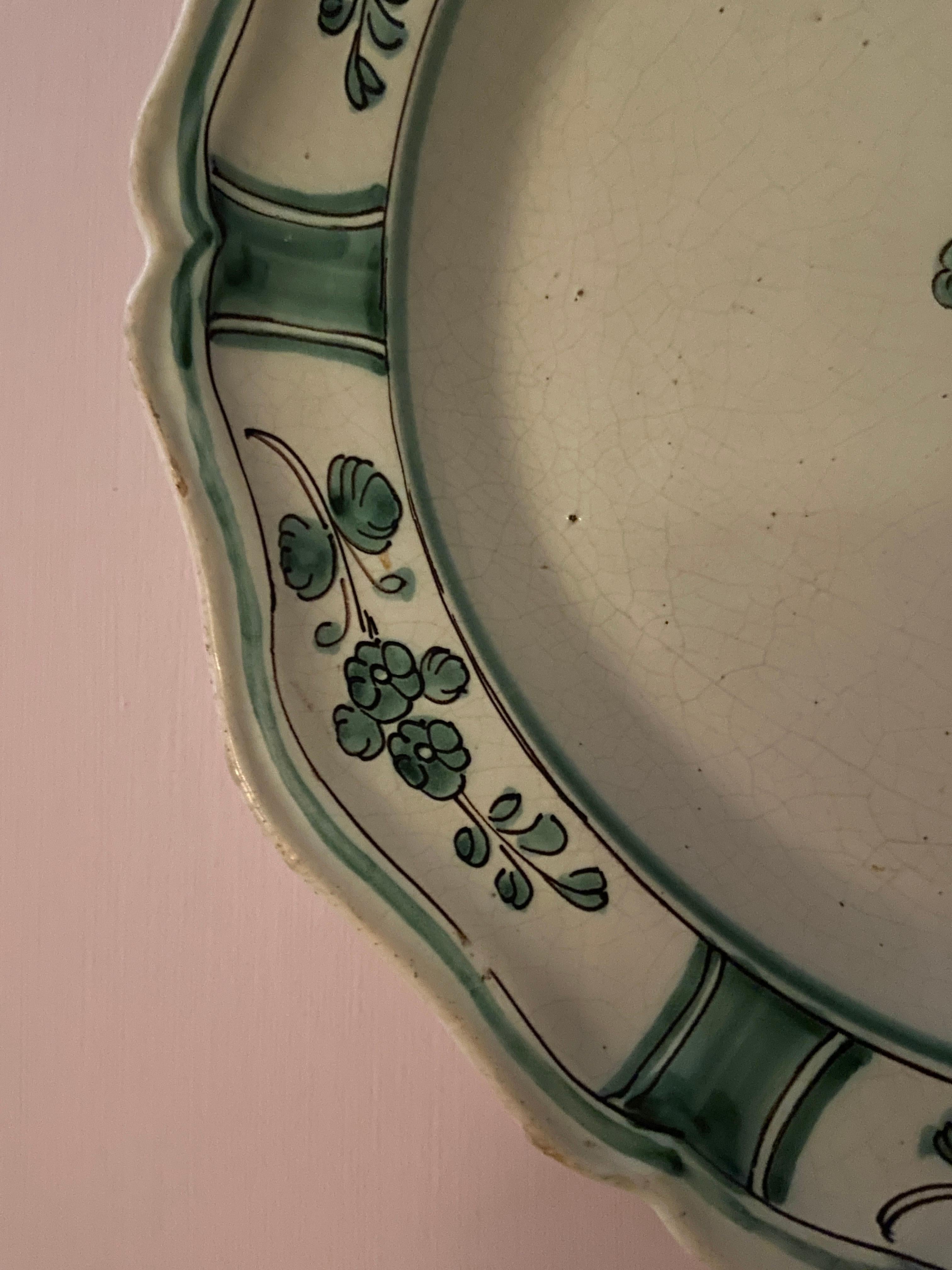 Antique Ceramic Hanging Platter with Decorations, Italy, 18th Century In Good Condition For Sale In Copenhagen K, DK