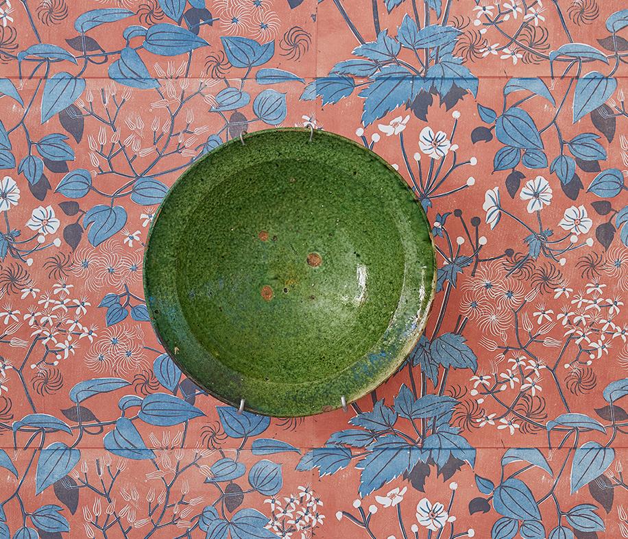 Afghanistan, 19th Century

Ceramic hanging platter.

Ø 30 x D 11 cm