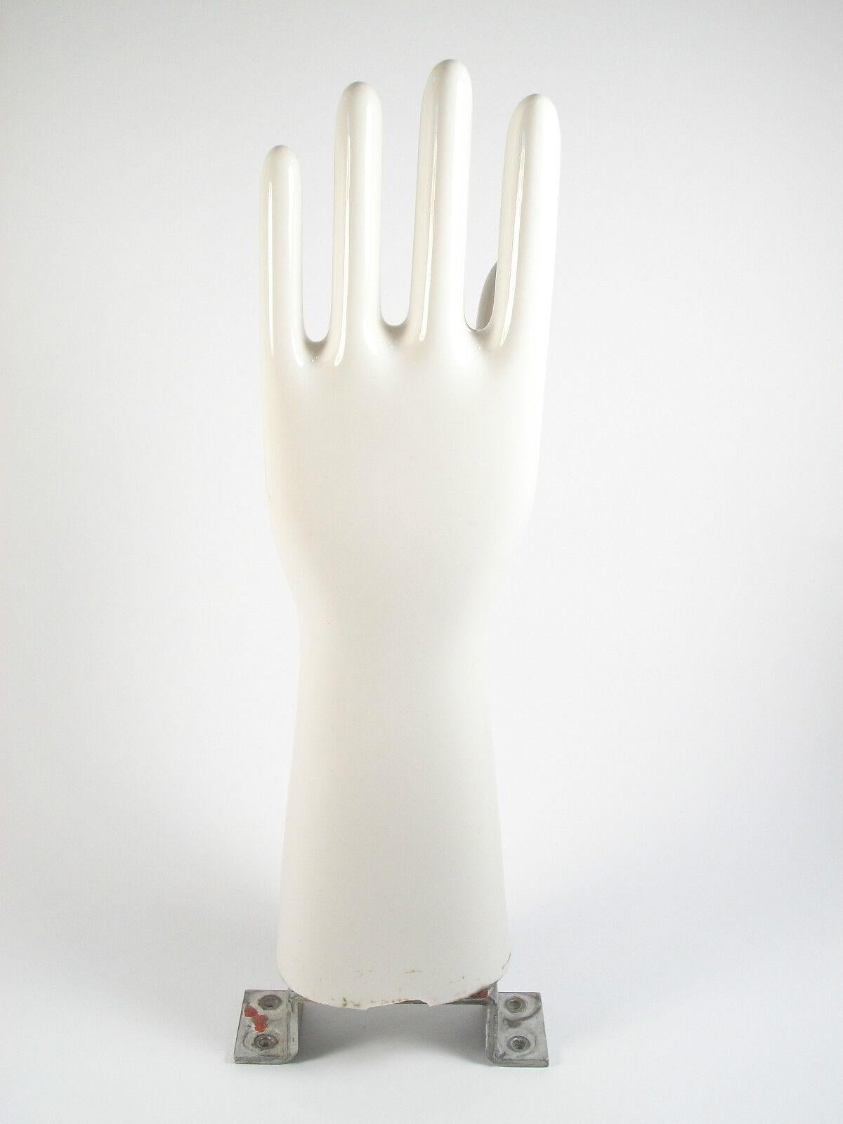 Antique Ceramic Industrial Glove Mold - U.S. - Late 19th Century For Sale 1