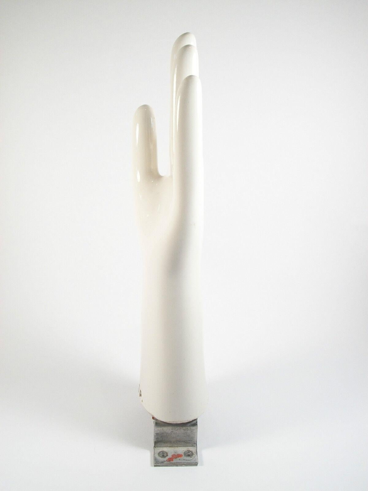 Antique Ceramic Industrial Glove Mold - U.S. - Late 19th Century For Sale 2