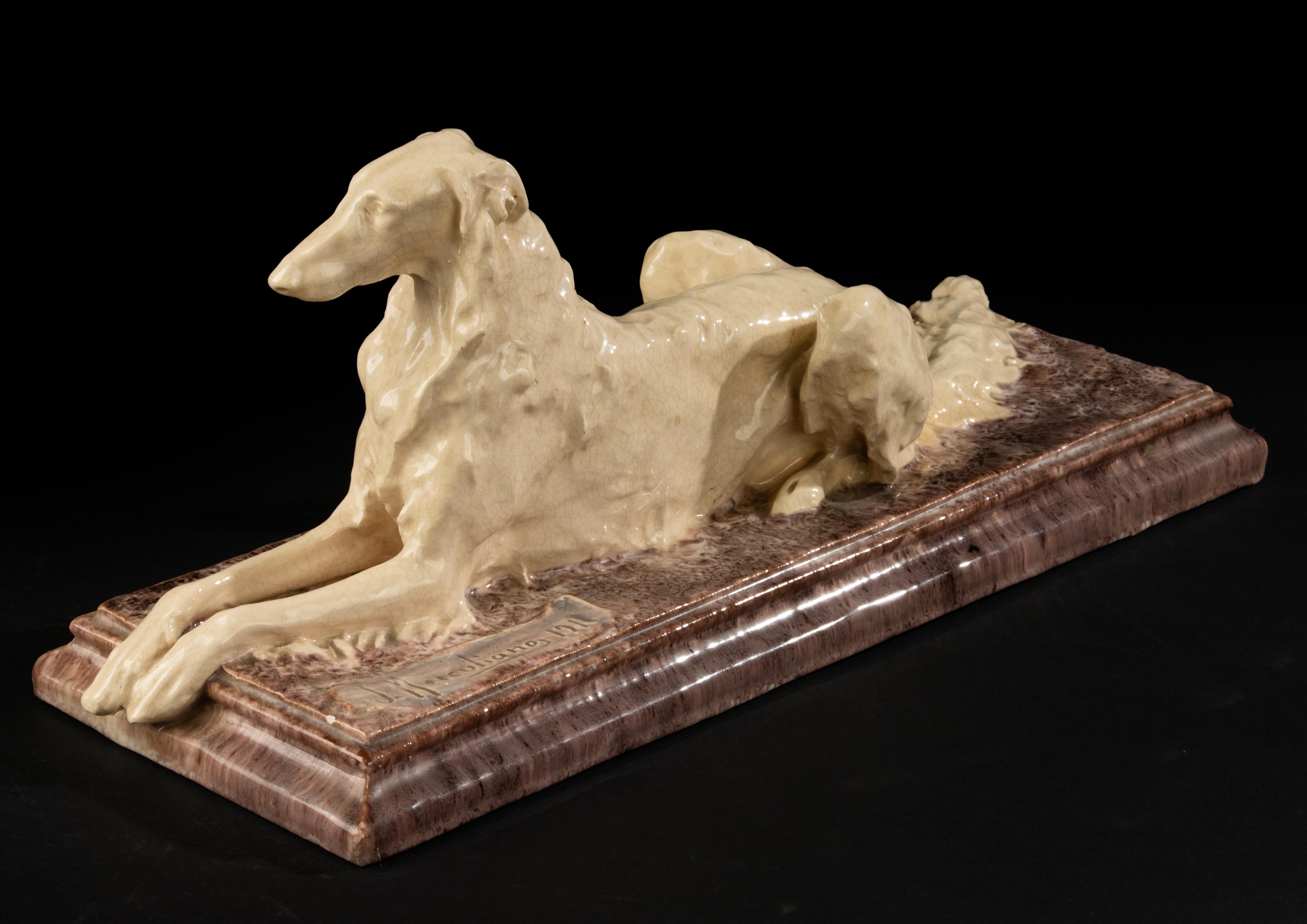 Escultura de cerámica antigua de un perro Borzoi - Jacques Merculiano Francés en venta