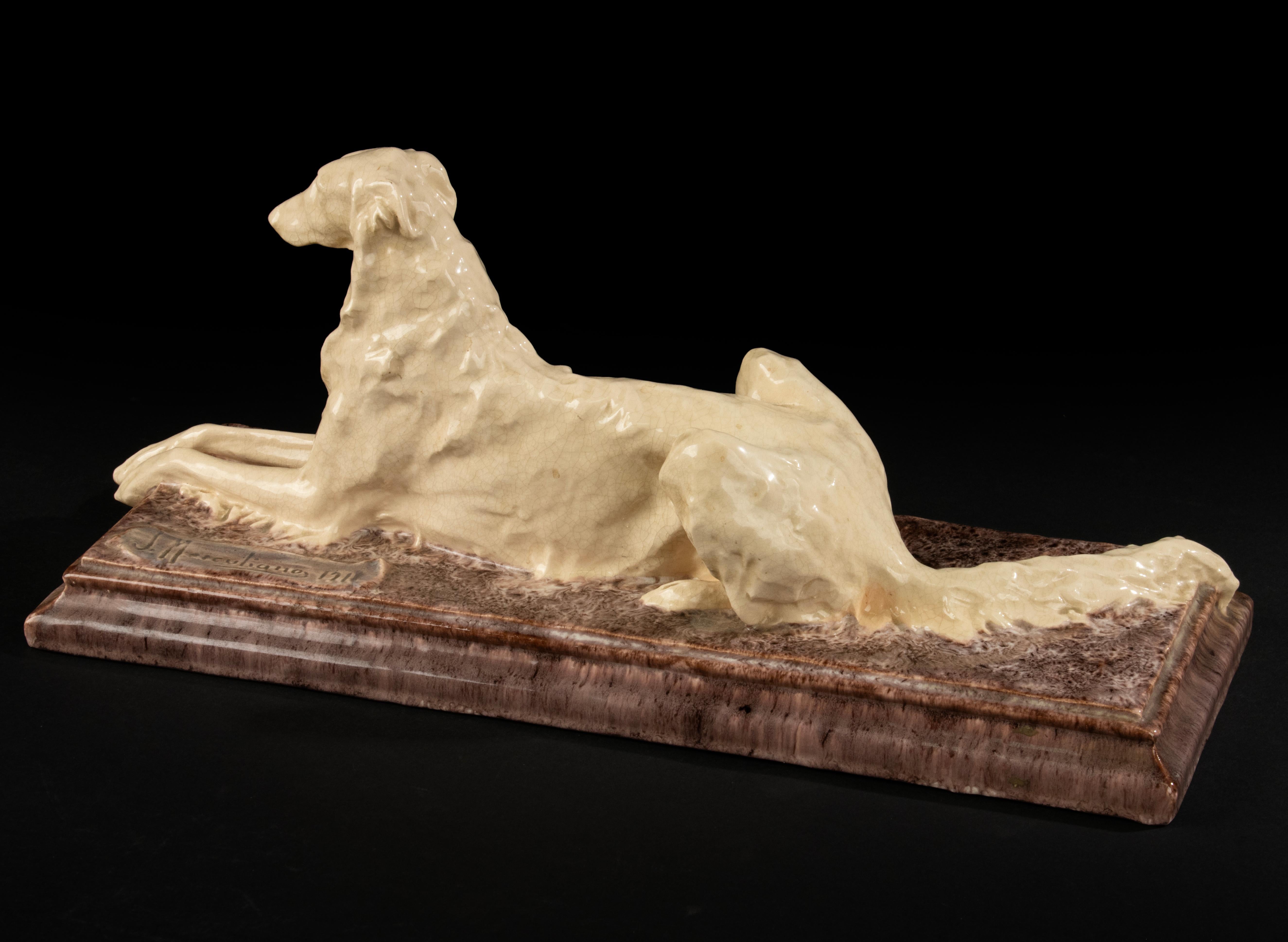 Escultura de cerámica antigua de un perro Borzoi - Jacques Merculiano Cerámico en venta