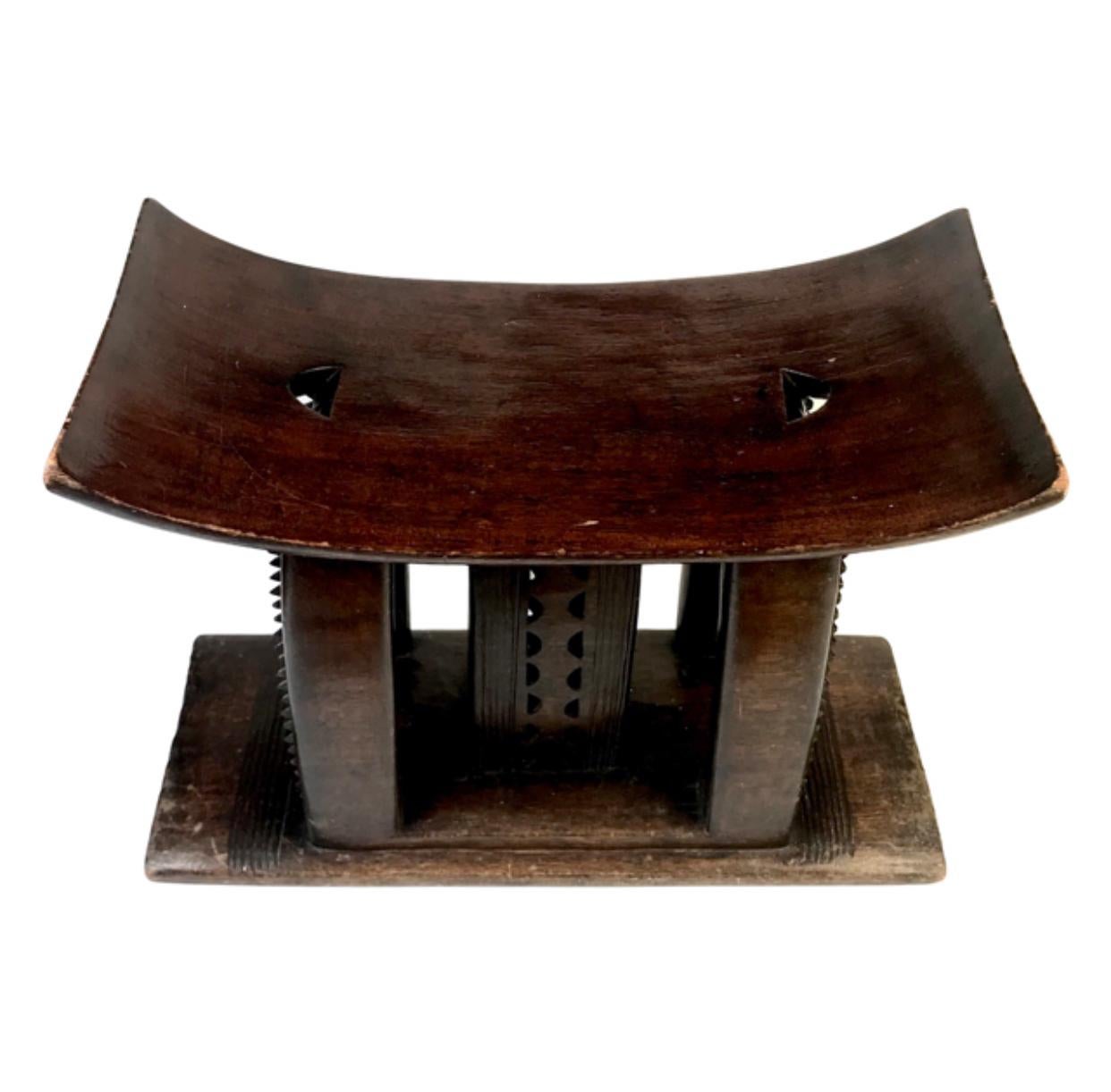 Carved Antique Ceremonial Ashanti Ghana African Queens Wooden Stool mmaa dwa For Sale