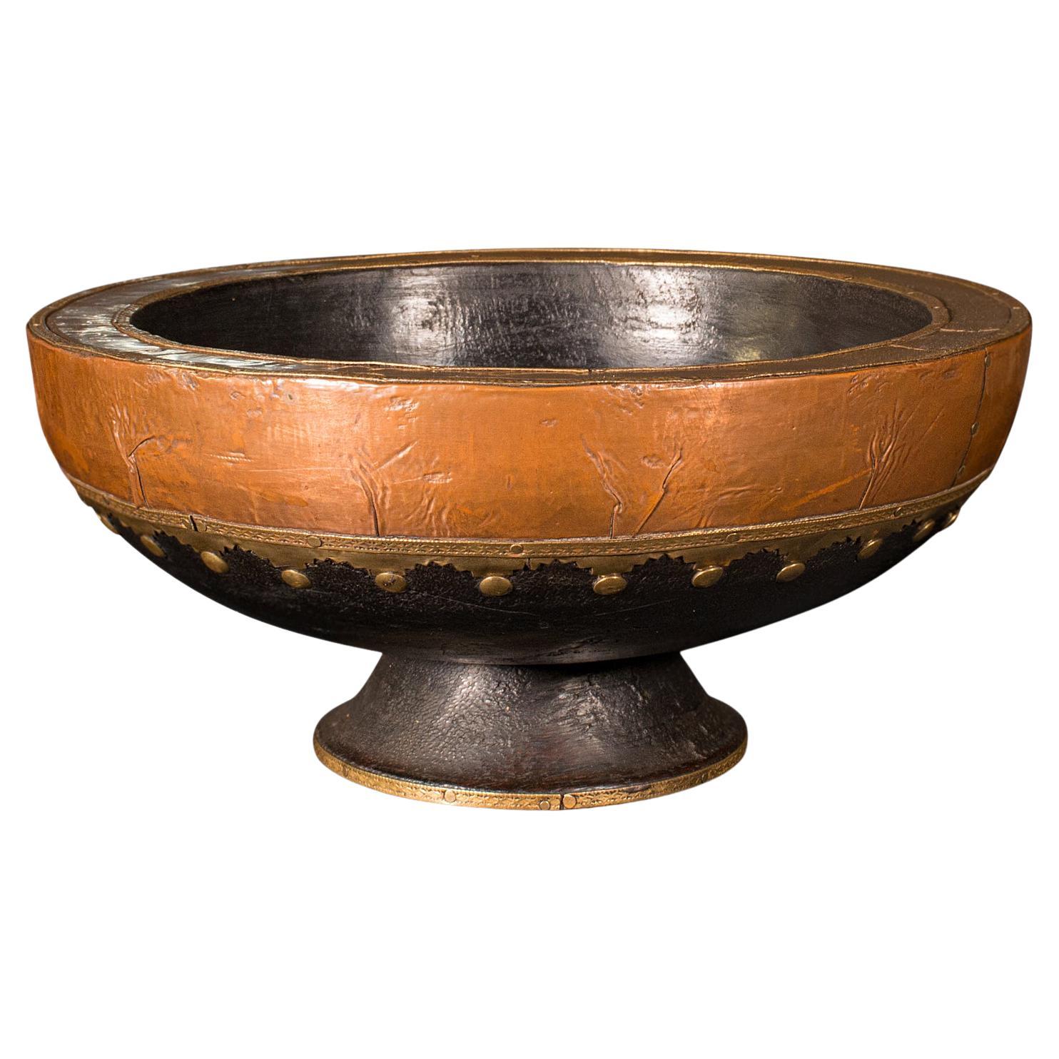 Bol de cérémonie ancien, indien, ébénisé, plat, laiton, cuivre, décor victorien en vente