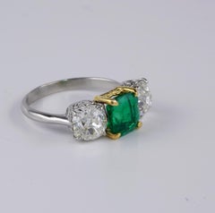 Antique Certified 1.62 Ct Colombian Emerald 2.80 Ct Old Mine Diamond Trilogy rin