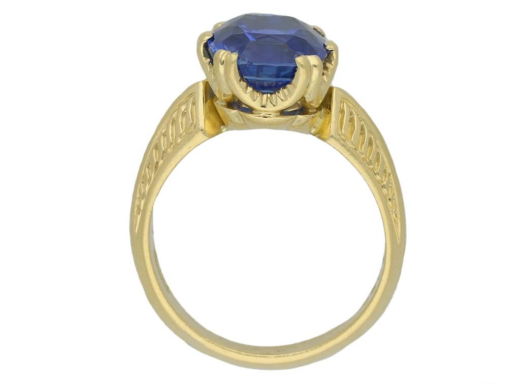 Victorian Antique Ceylon sapphire solitaire ring, English, circa 1900. For Sale