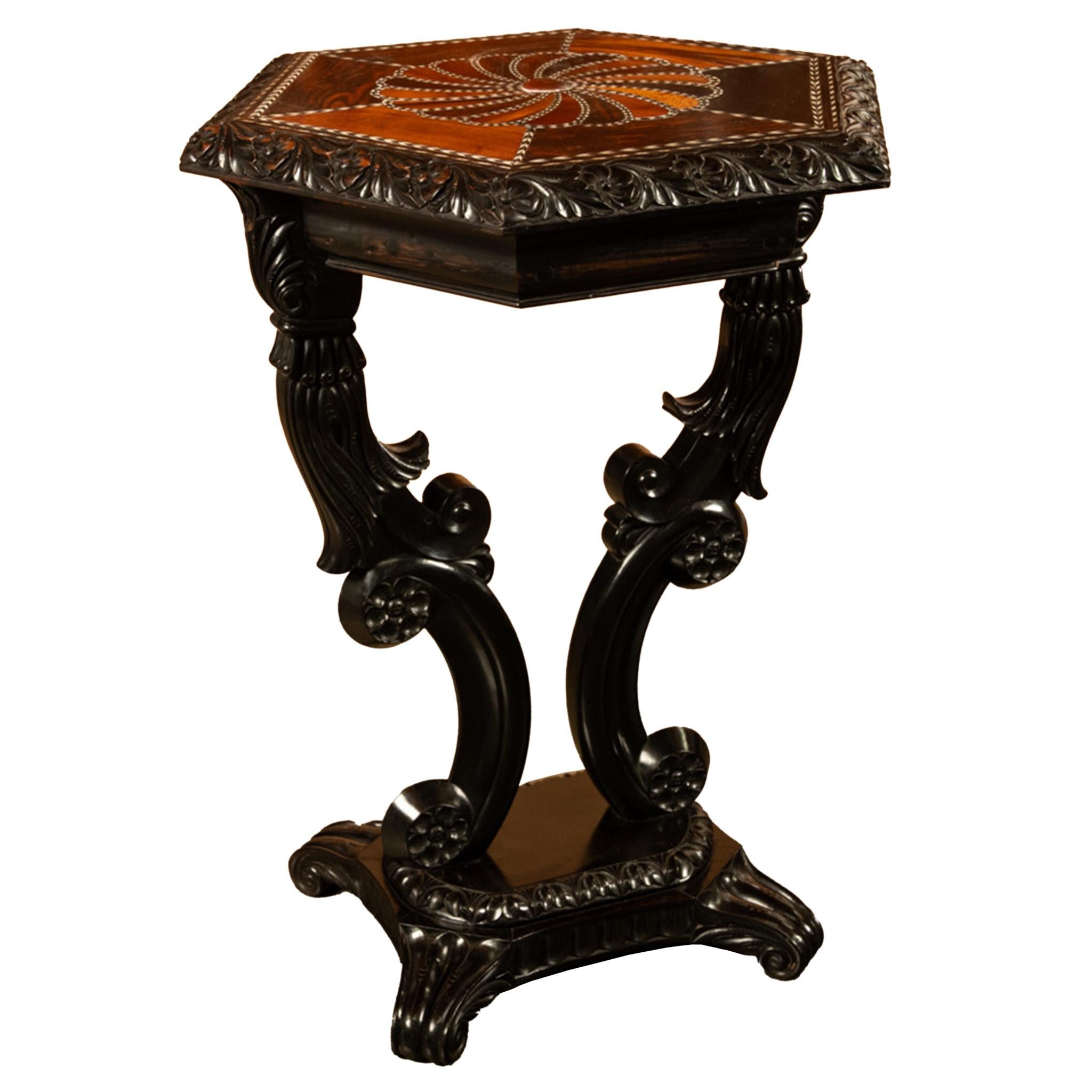 Ancienne table à incruster en bois de rose sculpté, en ébène, en ivoire et en argent de Ceylan 1860 en vente 2