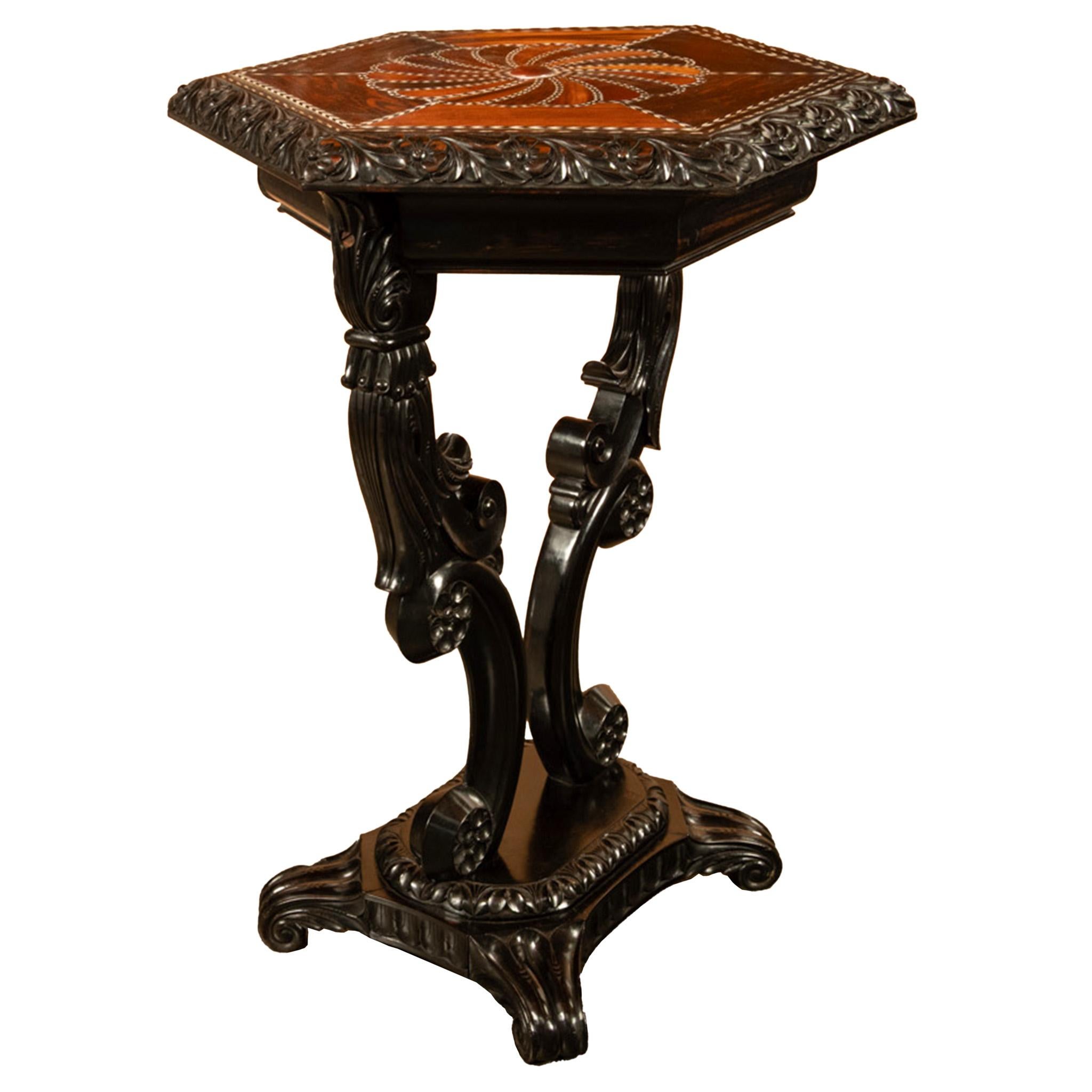 Ancienne table à incruster en bois de rose sculpté, en ébène, en ivoire et en argent de Ceylan 1860 en vente 4