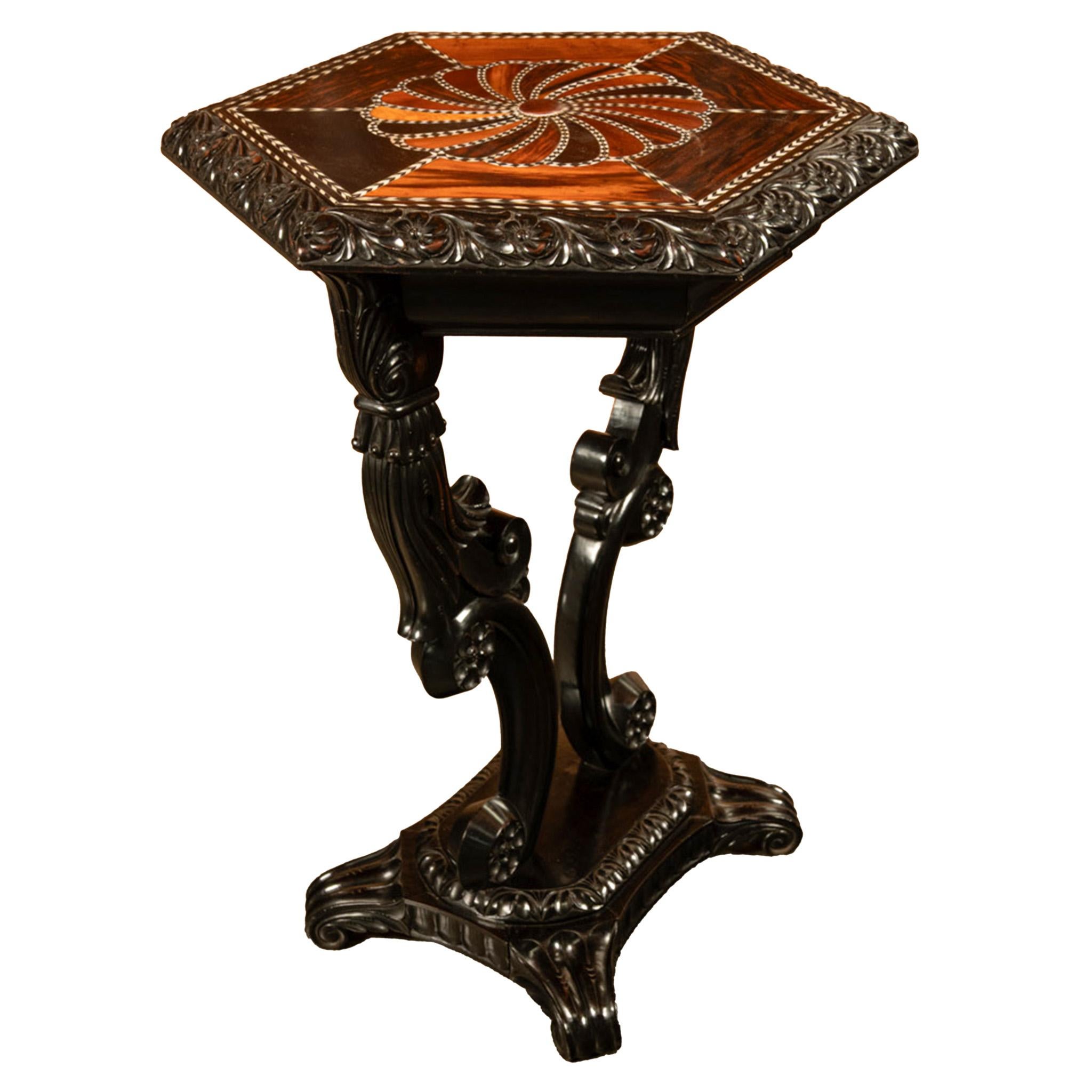 Milieu du XIXe siècle Ancienne table à incruster en bois de rose sculpté, en ébène, en ivoire et en argent de Ceylan 1860 en vente