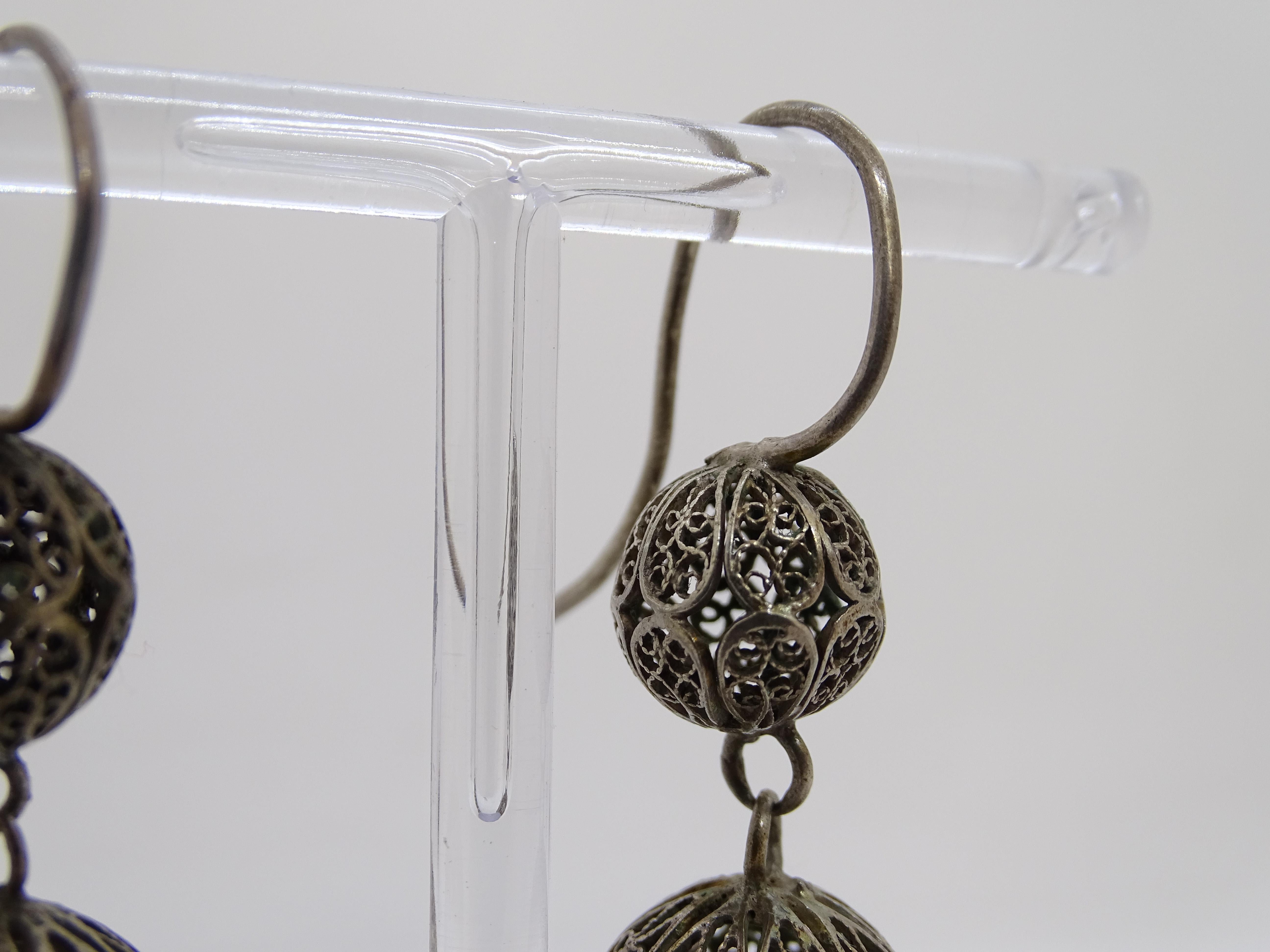 Orecchini a catena antichi con clip e sfere in filigrana d'argento in vendita 7