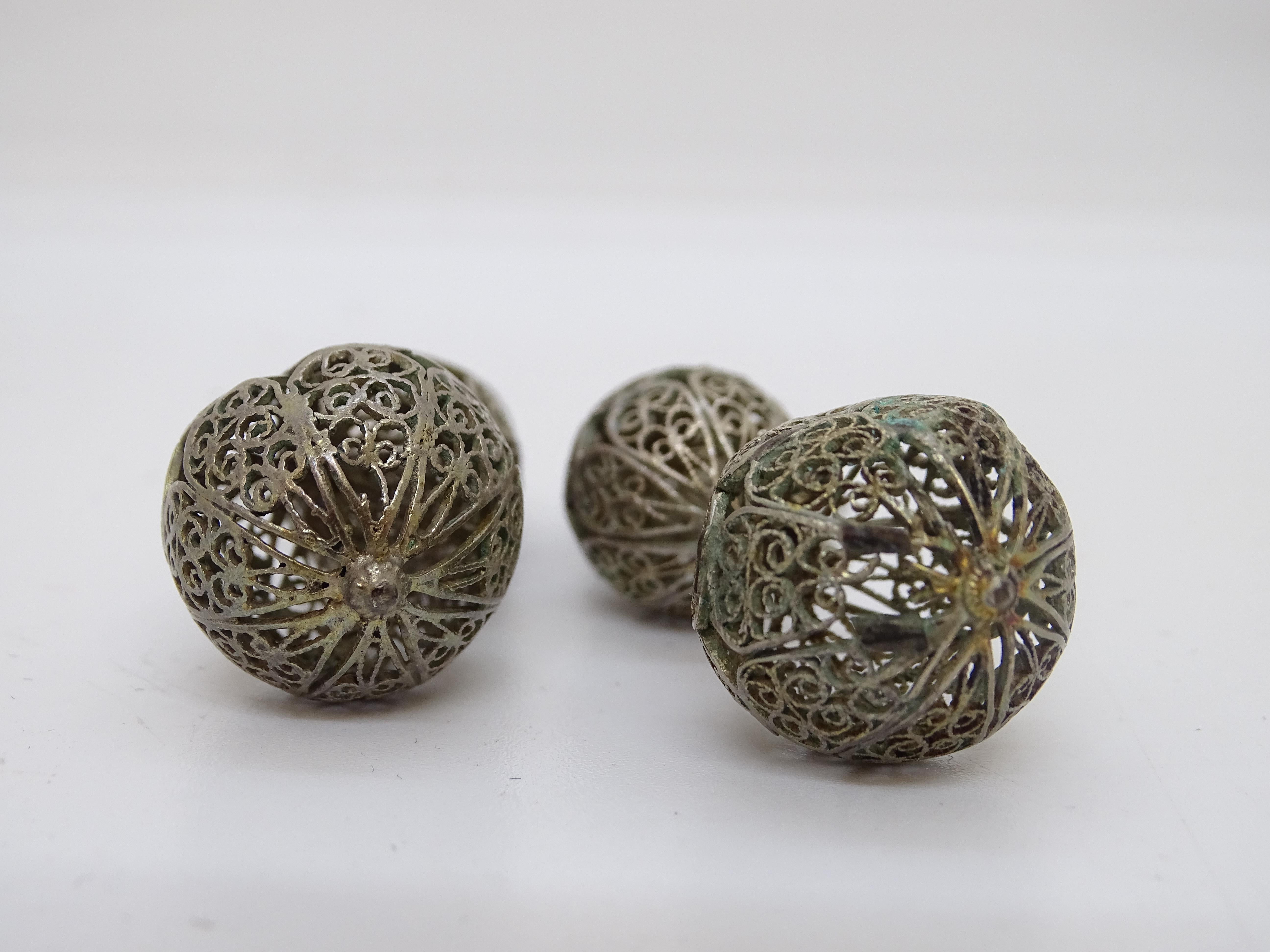 Orecchini a catena antichi con clip e sfere in filigrana d'argento in vendita 8