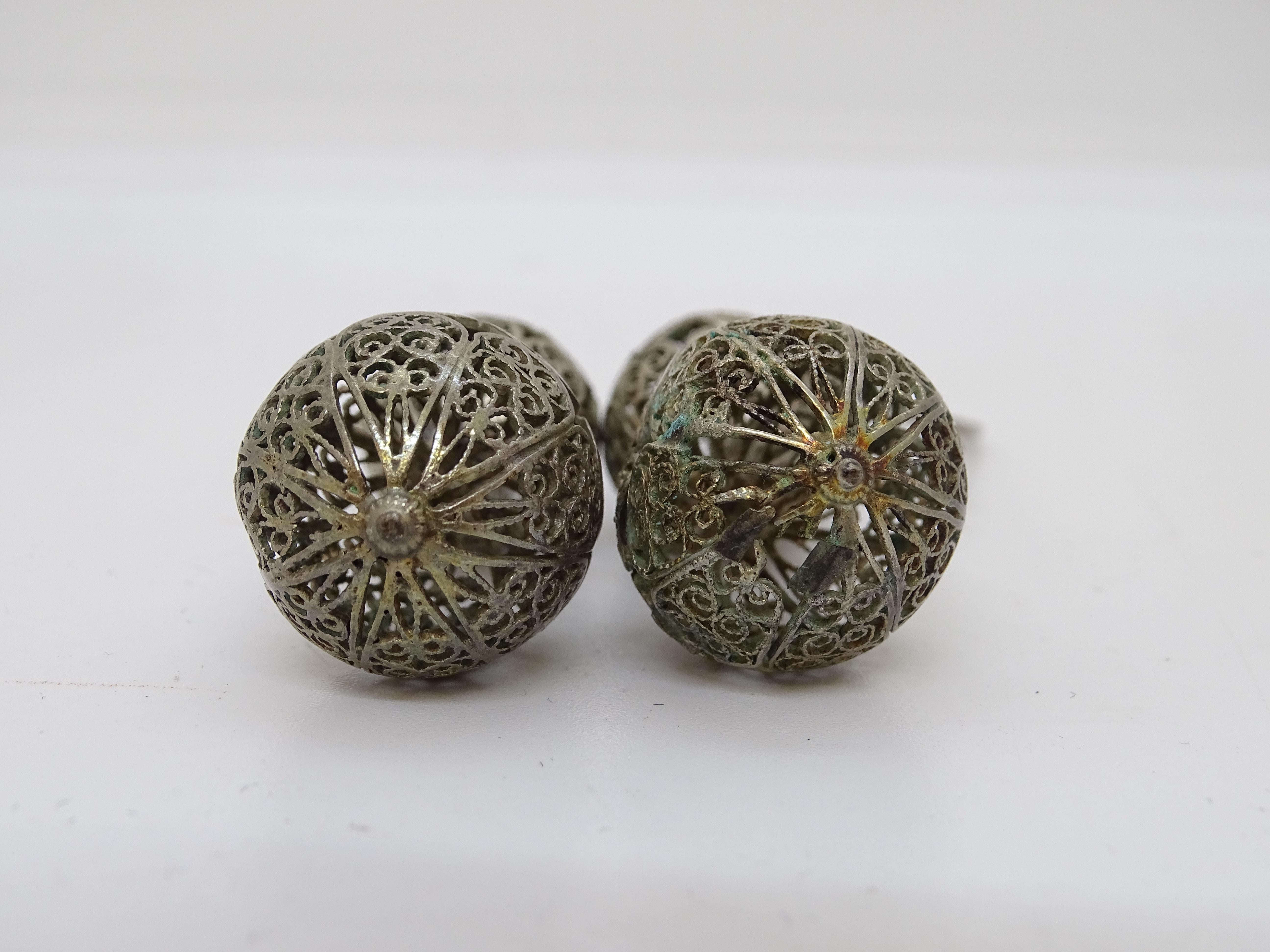 Orecchini a catena antichi con clip e sfere in filigrana d'argento in vendita 9