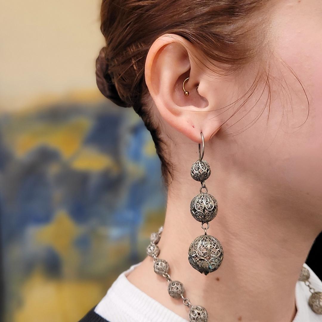 Orecchini a catena antichi con clip e sfere in filigrana d'argento In condizioni buone in vendita a VALLADOLID, ES