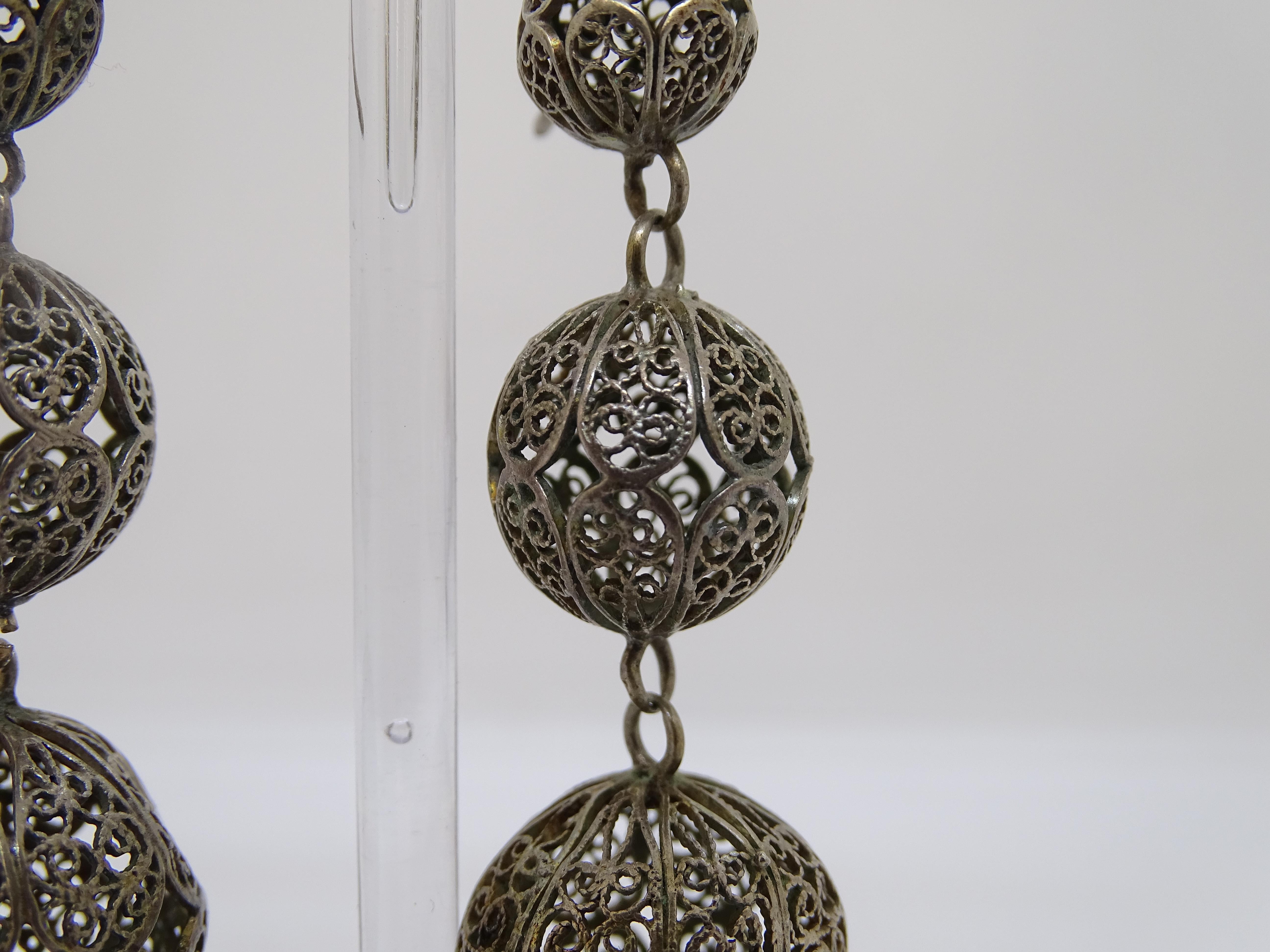 Orecchini a catena antichi con clip e sfere in filigrana d'argento in vendita 4