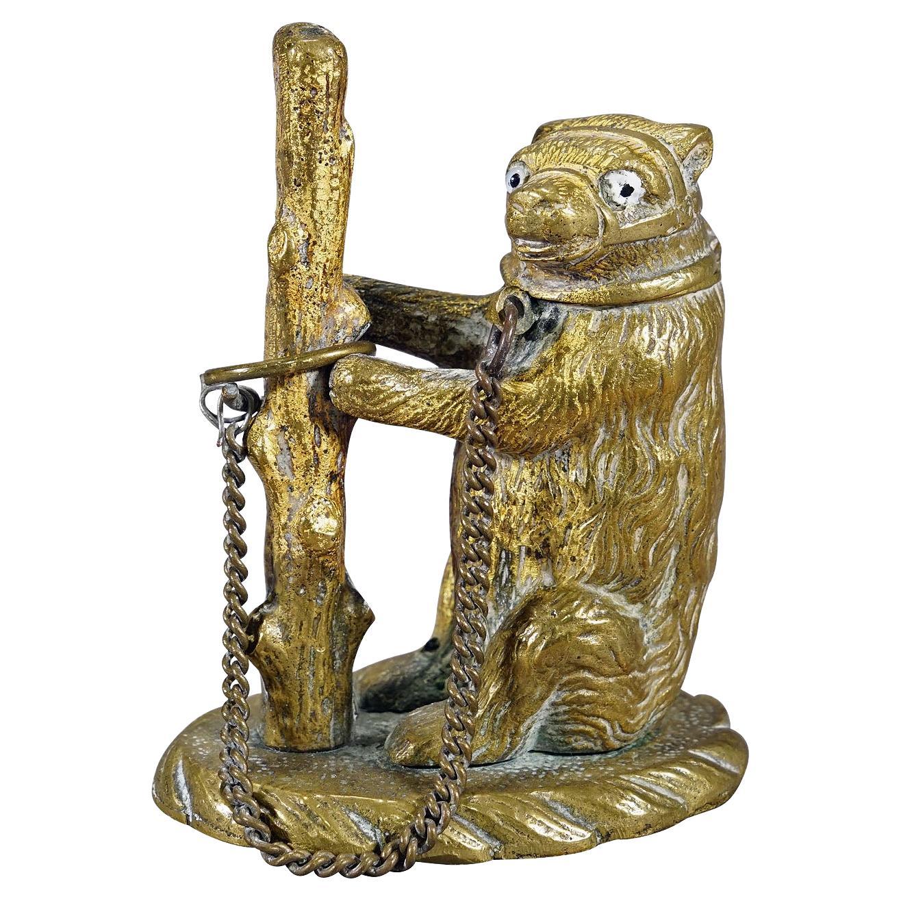 Pilulier antique en laiton avec ours enchaîné