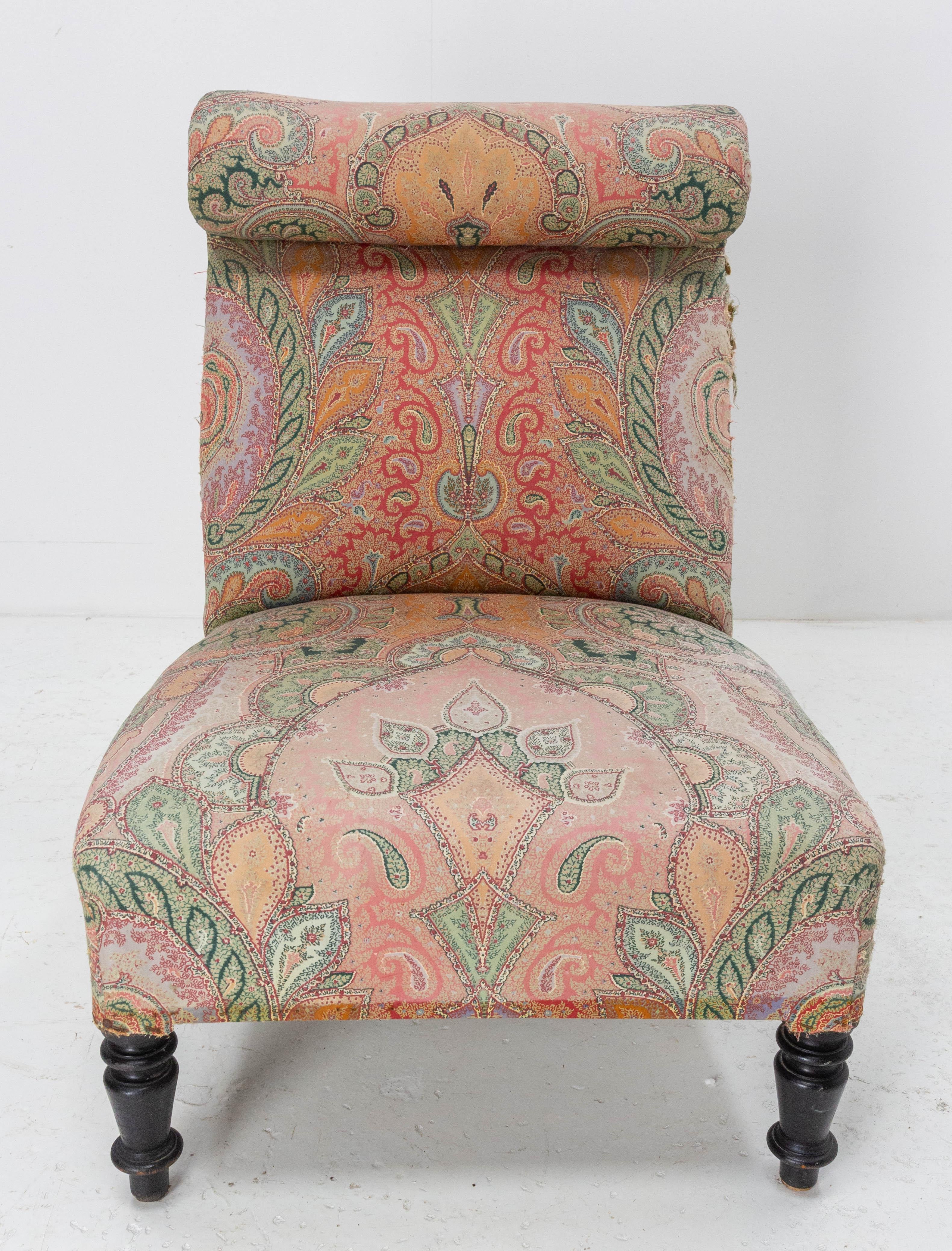 Chauffeuse French Napoleon III, circa 1890.
The feets are in ebonized wood,
Antique, 19th century.
It can be recovered with the fabric of your choice to suit your interior.
Sound and solid, the upholstery is good.
You can pair this chauffeuse