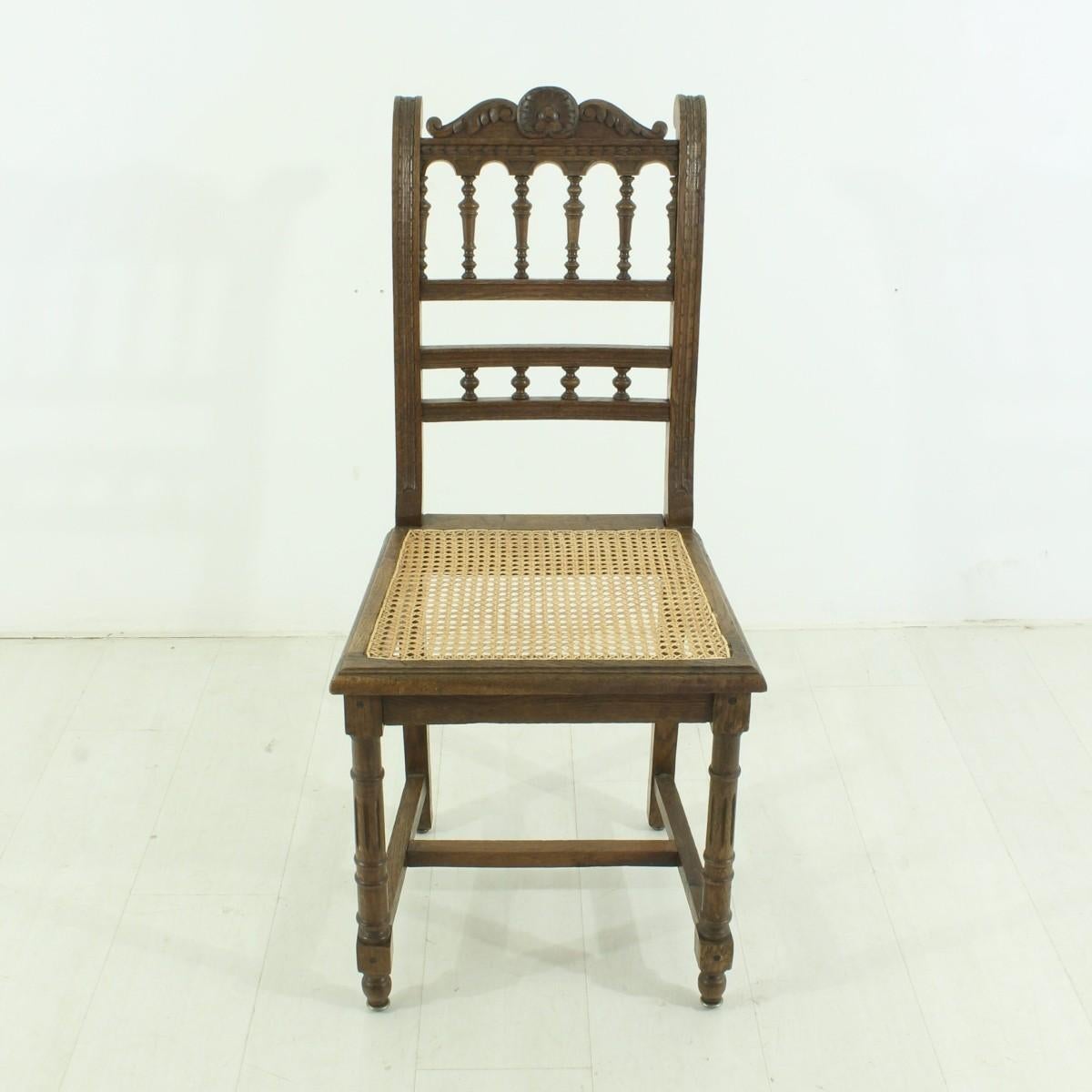 Measures: Seat height 46cm
Material: Solid oak
Wickerwork, floral ornamentation
According to age very good working condition.