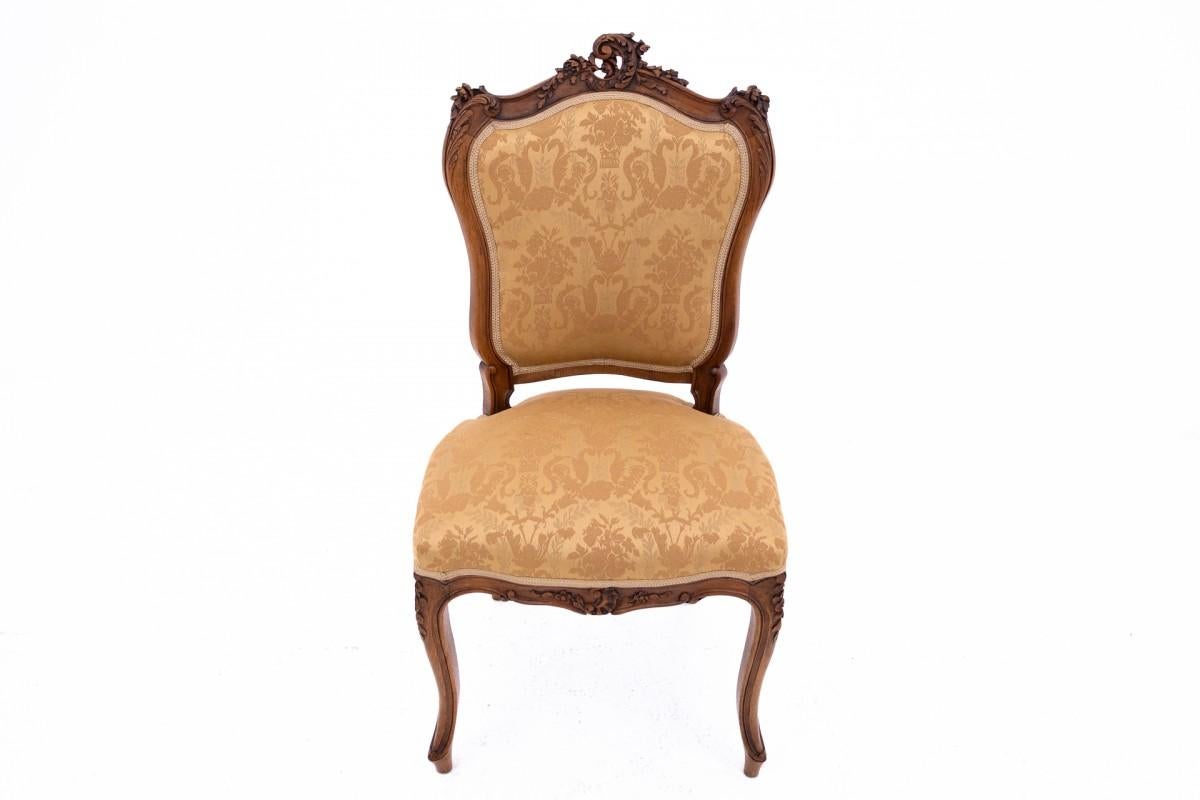 Antique chair from around 1890, France. Our offer includes two identical chairs.

The furniture is in very good condition, after professional renovation. The seat and backrest are covered with new fabric.

Dimensions: height 92 cm / seat height. 44
