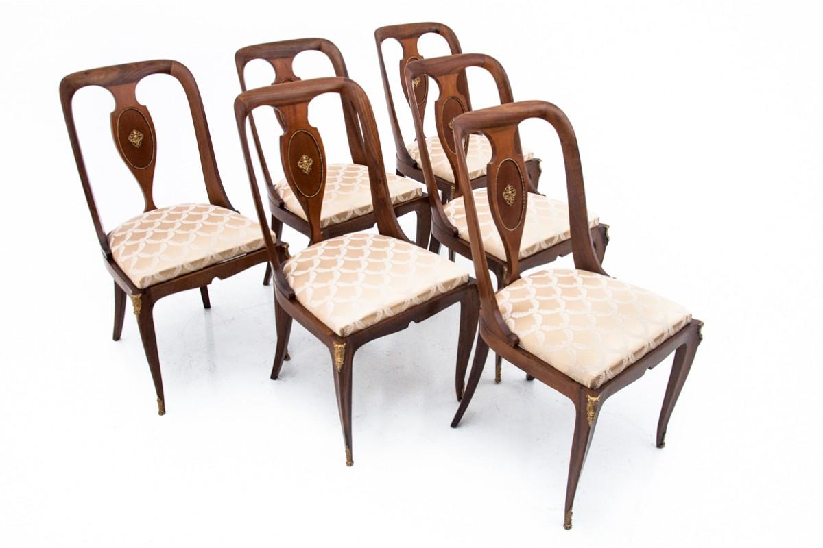 A set of chairs from the 19th  centuries.

Furniture in very good condition, professionally renovated. The seats have been covered with new fabric.

Dimensions: height 87 cm / seat height. 42 cm / width 49 cm / depth 56 cm