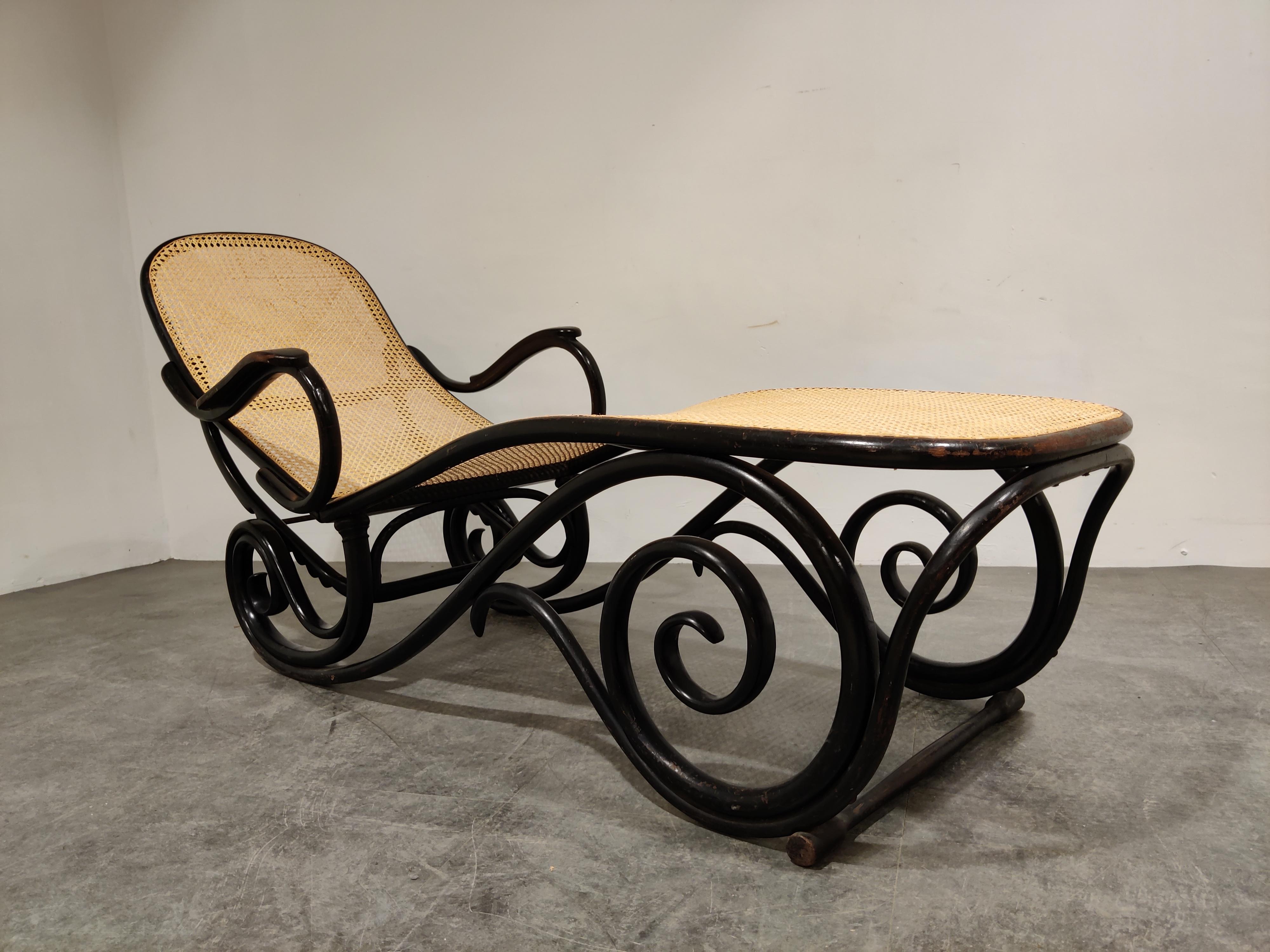 Antique Chaise Longue by Michael Thonet for Thonet Model 9702, 1920s 1