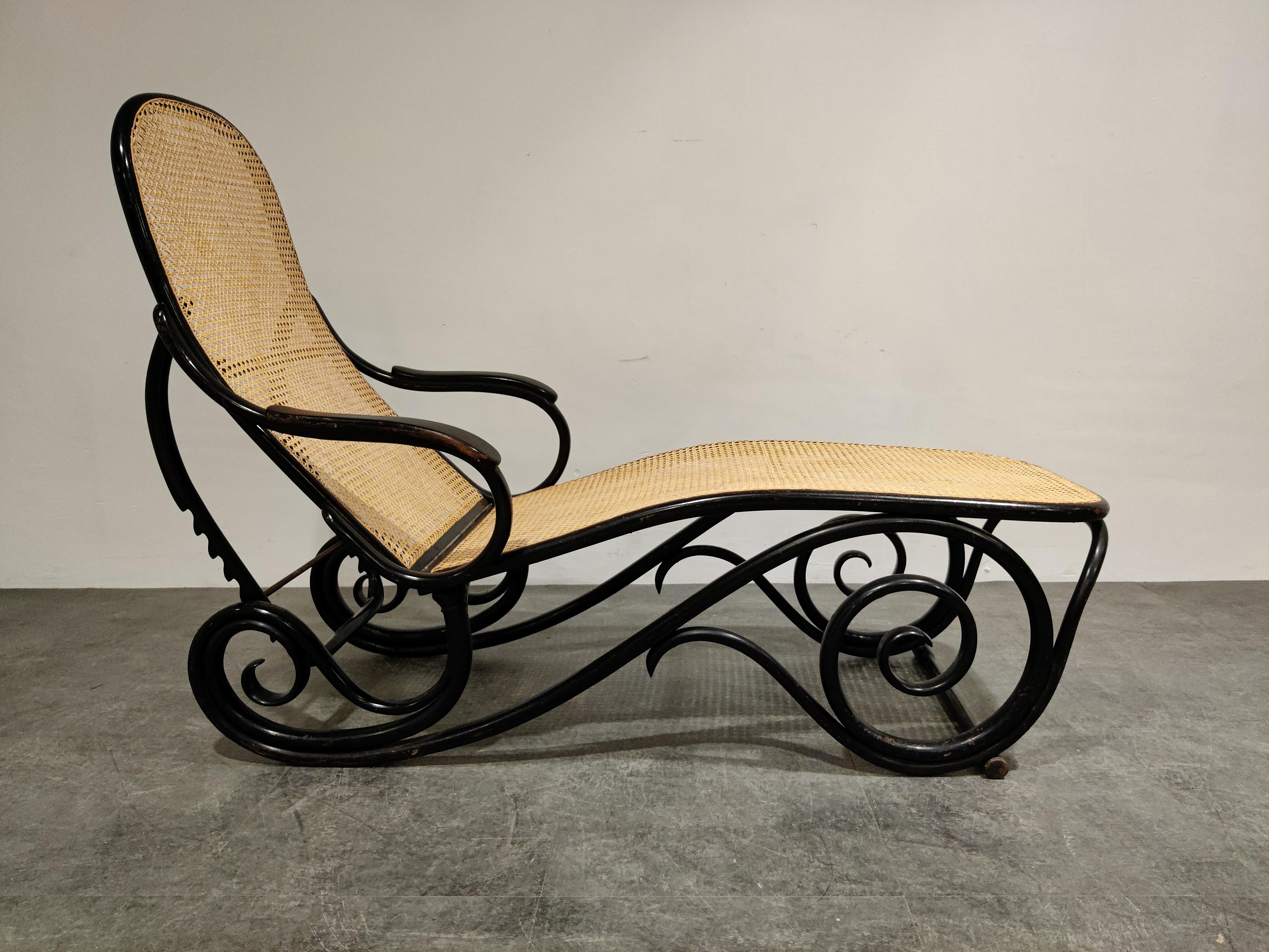 Antique bentwood chaise longue by Michael Thonet for Thonet Wien.

This is found in Thonet catalogues from 1914 and earlier.

The chair has an adjustable backrest.

1920s, Austria

Good condition, new webbing but frame has been left
