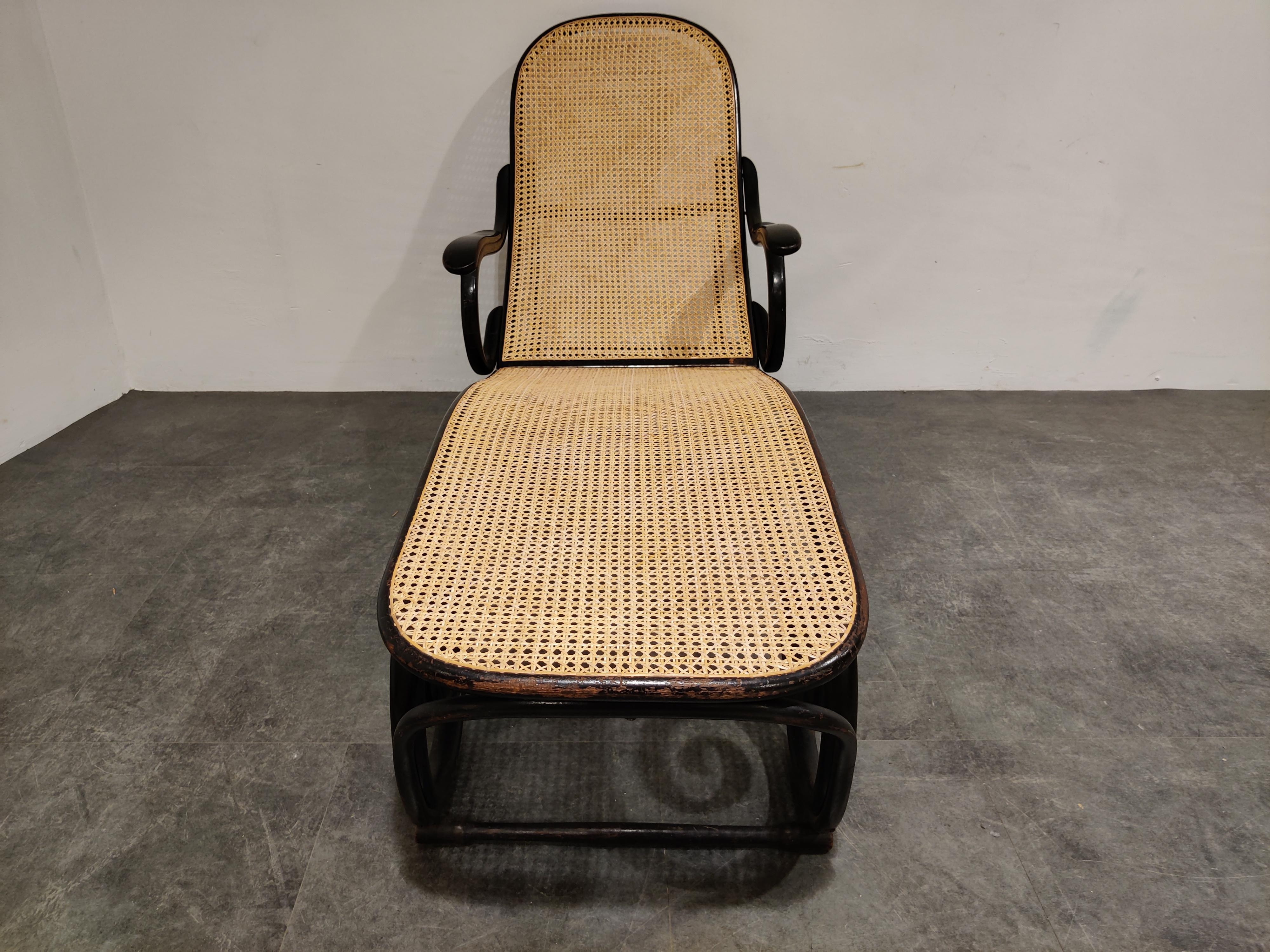 Antique Chaise Longue by Michael Thonet for Thonet Model 9702, 1920s In Good Condition In HEVERLEE, BE