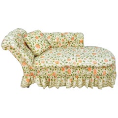 Antike Chaise Longue:: Rosa Tee Rose Creme:: Chintz Rock & Kissen:: Tufted Lounge