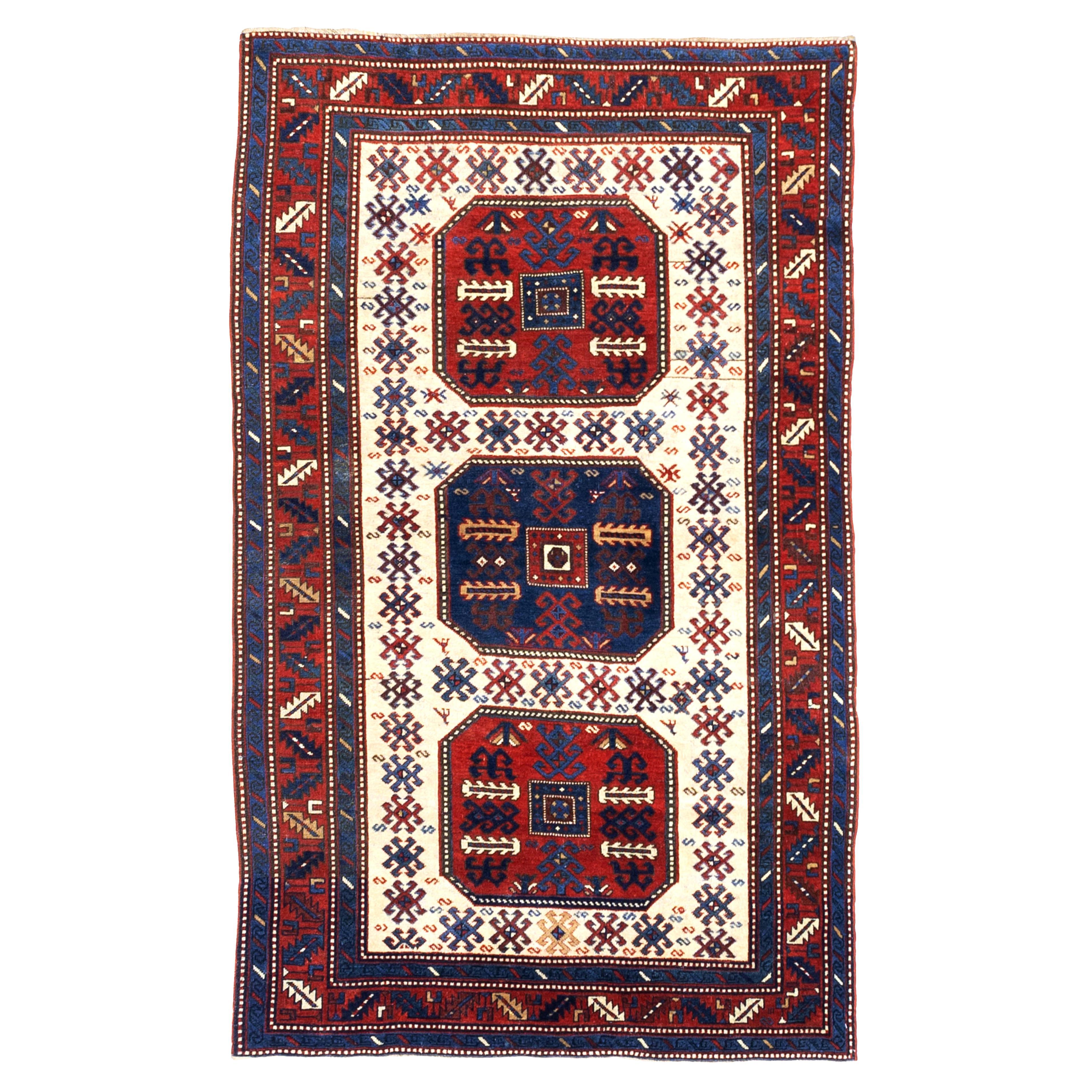 Antike Chajli Kazak Teppich 4'10" x 7'10" im Angebot