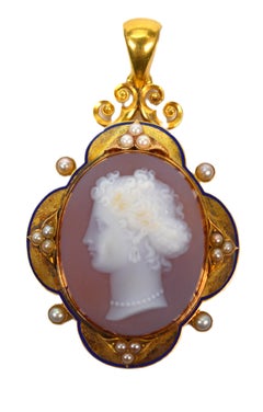 Antique Chalcedony 18 Karat Gold Cameo Pendant w Matching Cameo Earring Set