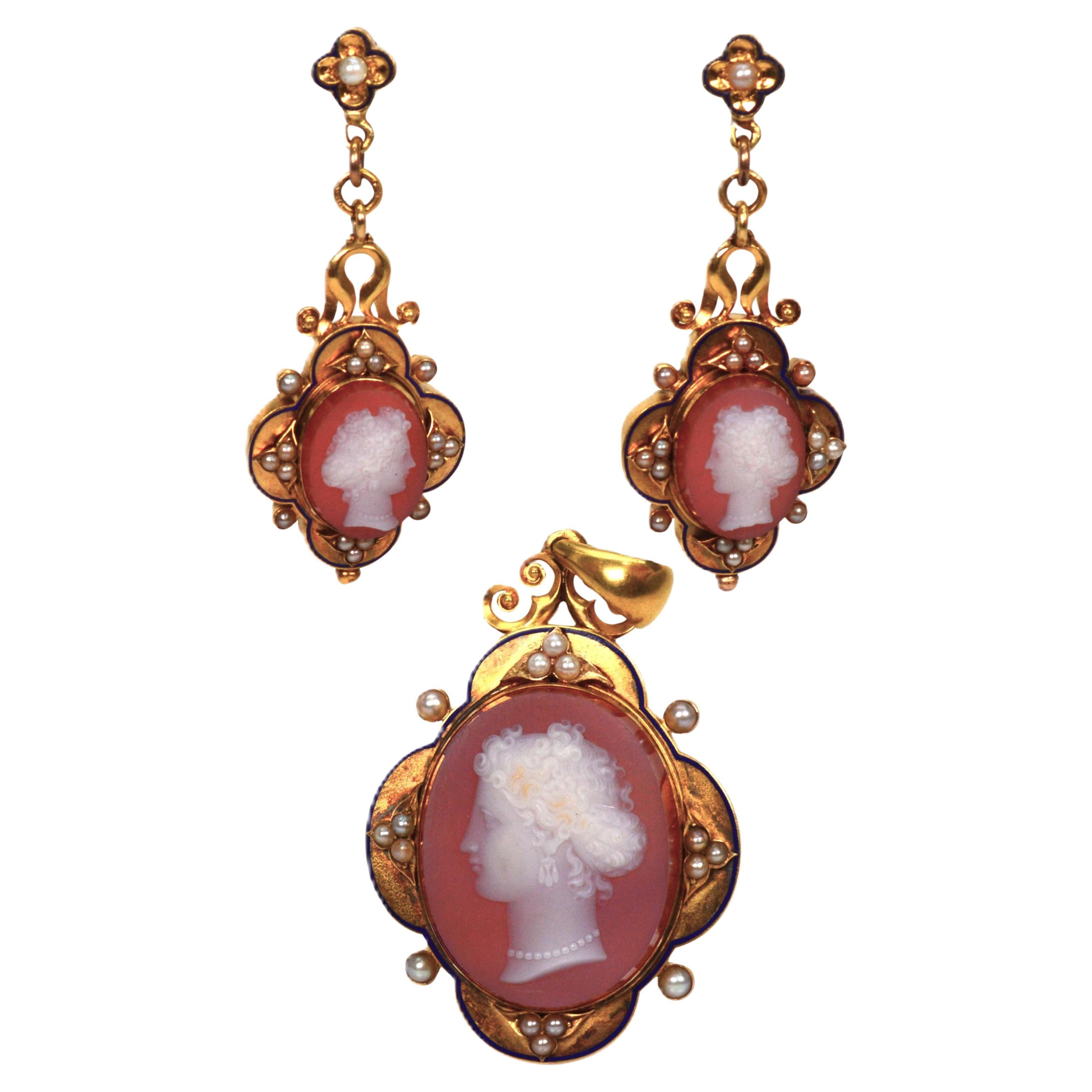 Antique Chalcedony 18 Karat Gold Cameo Pendant w Matching Cameo Earring Set