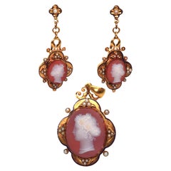 Antique Chalcedony 18 Karat Gold Cameo Pendant w Matching Cameo Earring Set