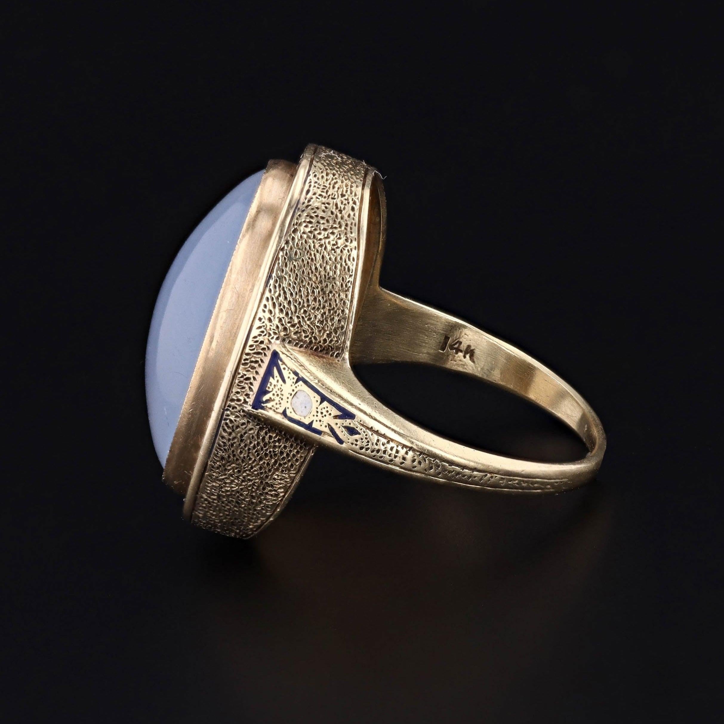 Edoardiano Anello antico in calcedonio e smalto in oro 14k in vendita