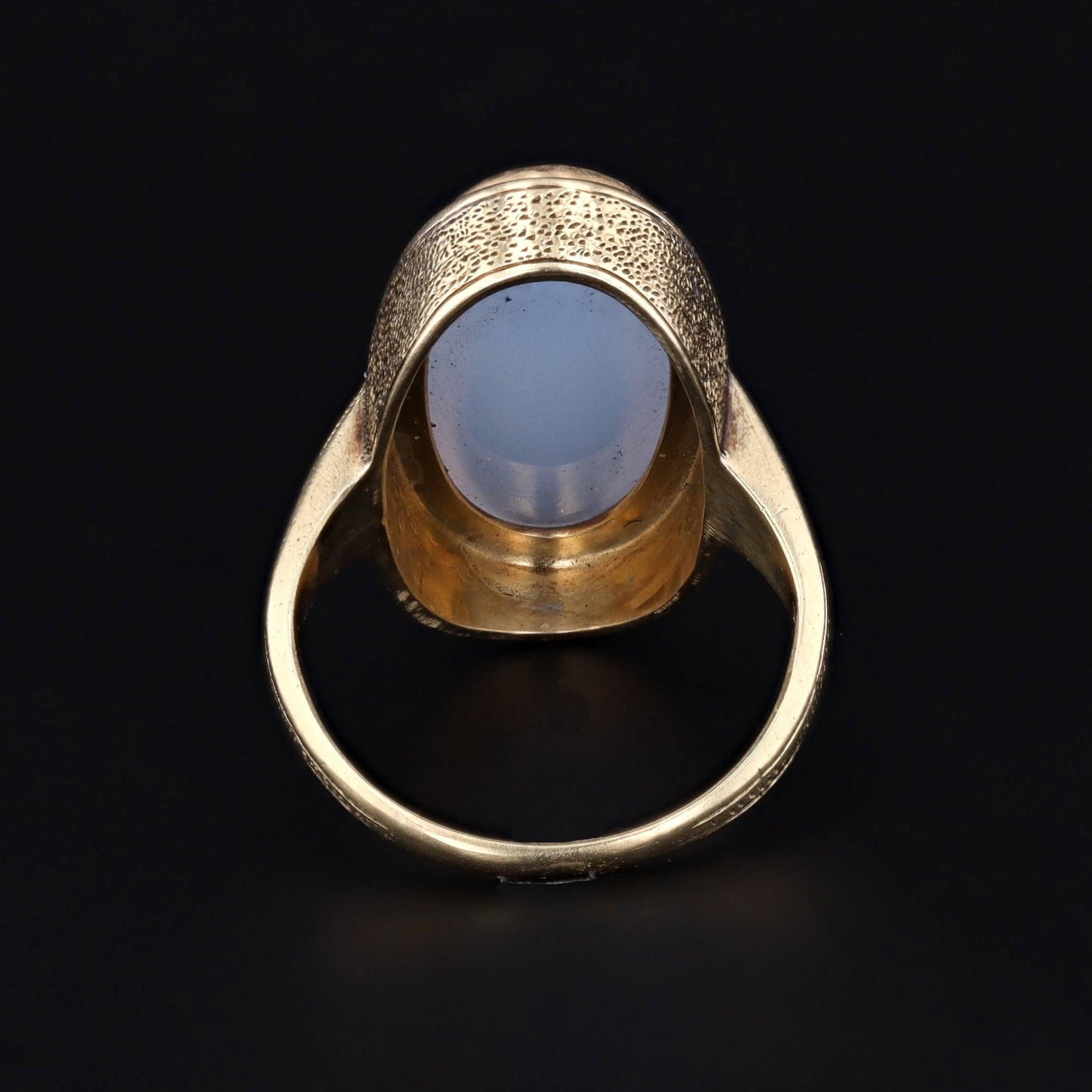 Cabochon Anello antico in calcedonio e smalto in oro 14k in vendita