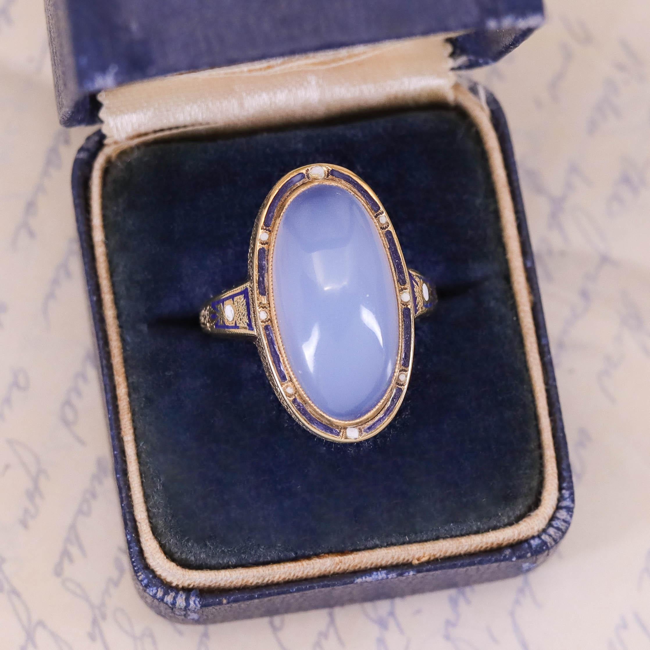 Anello antico in calcedonio e smalto in oro 14k in vendita 1