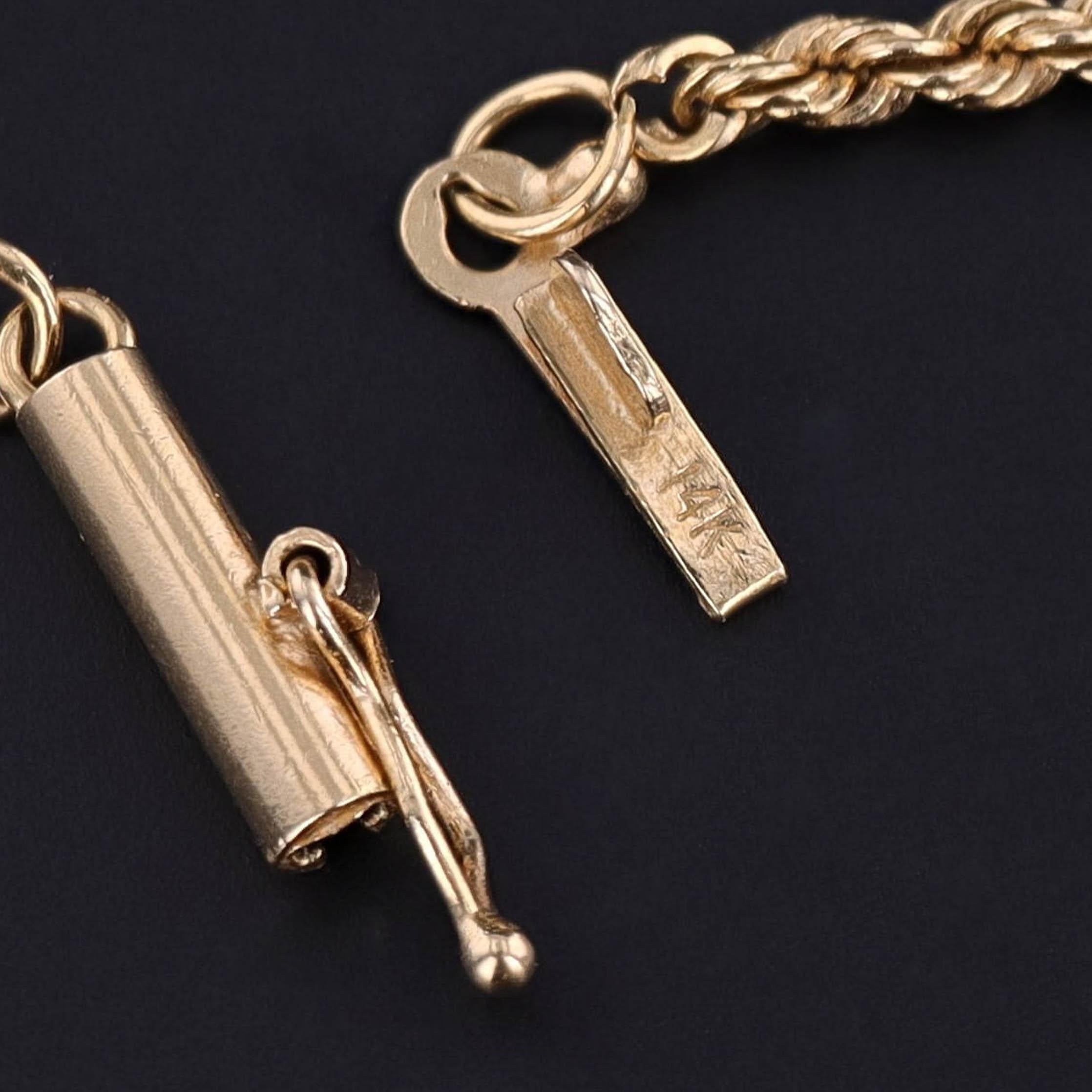 Taglio ovale Collana antica di calcedonio e gemme a forma di insetto in oro 14k in vendita
