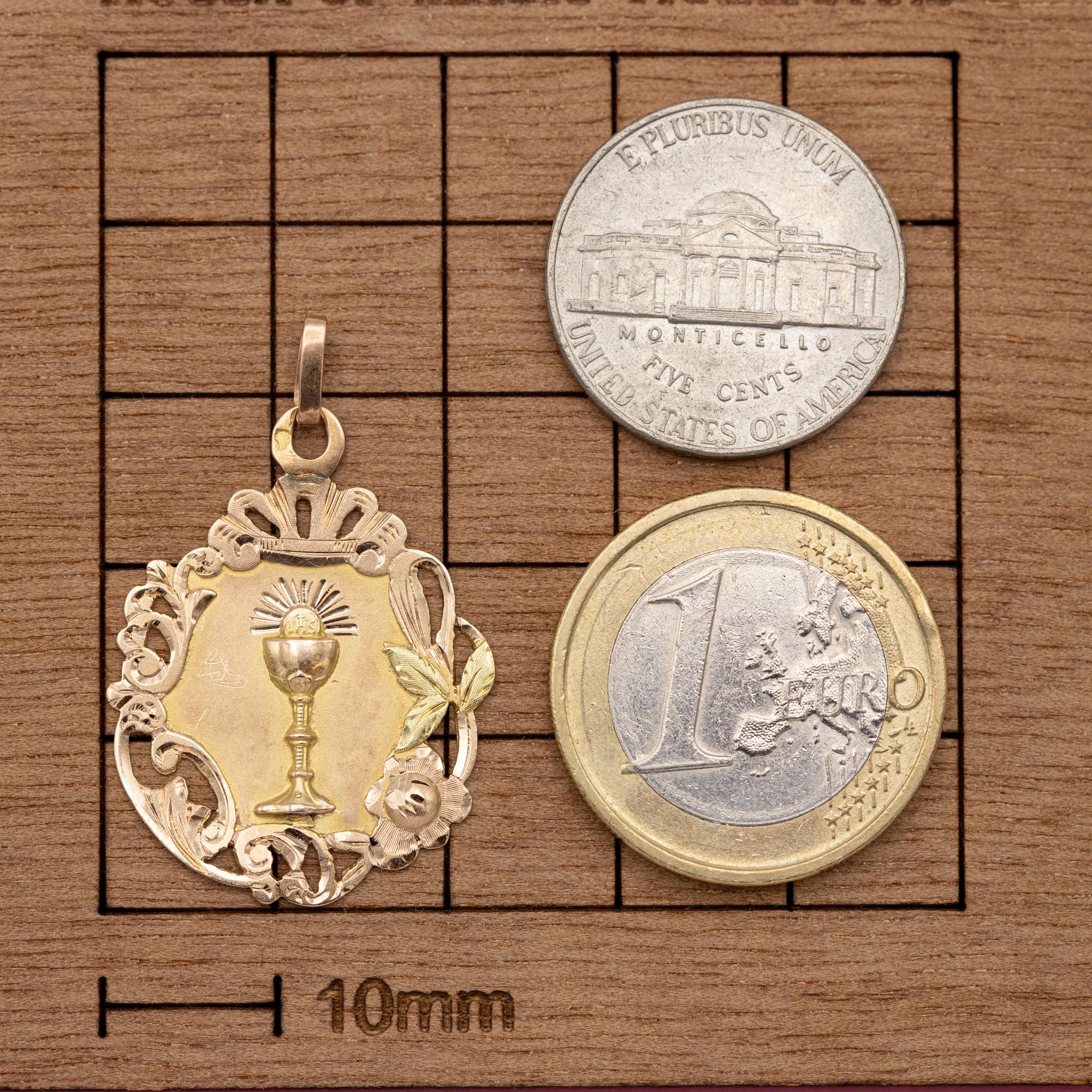 Women's or Men's Antique Chalice & host - French 18k Gold Antique charm - 1906 - Catholic pendant For Sale