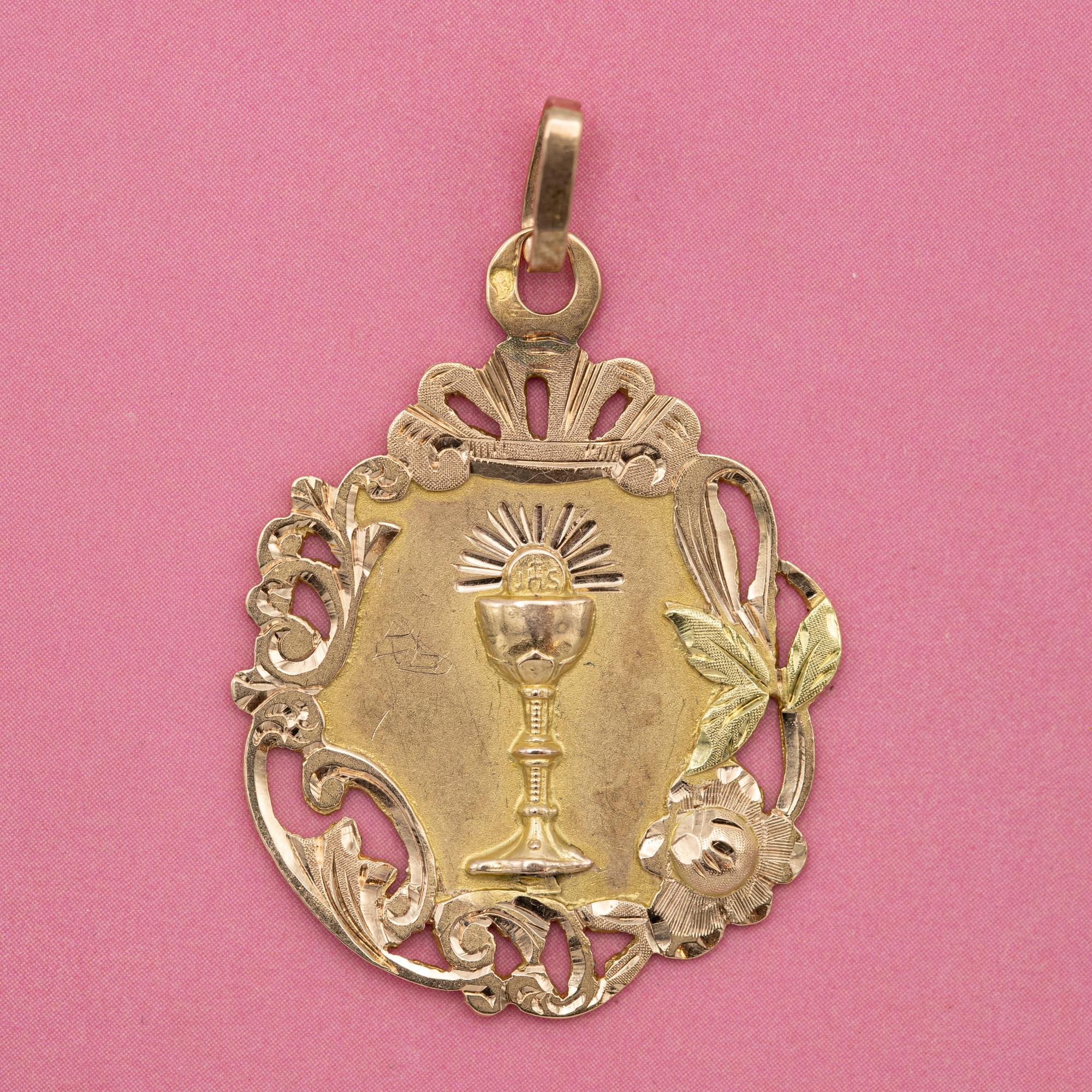 Antique Chalice & host - French 18k Gold Antique charm - 1906 - Catholic pendant For Sale 1