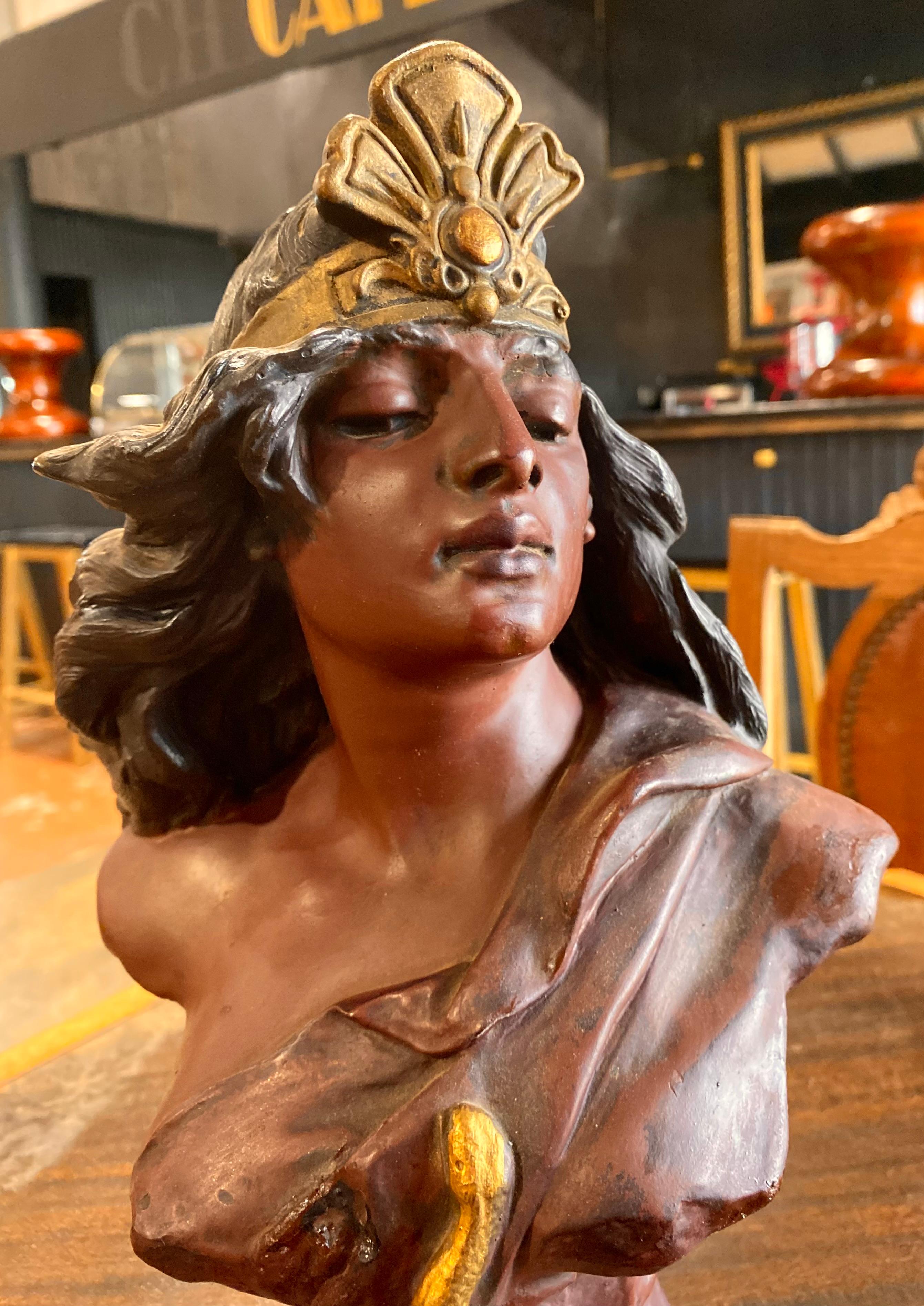 Antique buste de Cléopâtre avec bande de tête et assise en vente 3