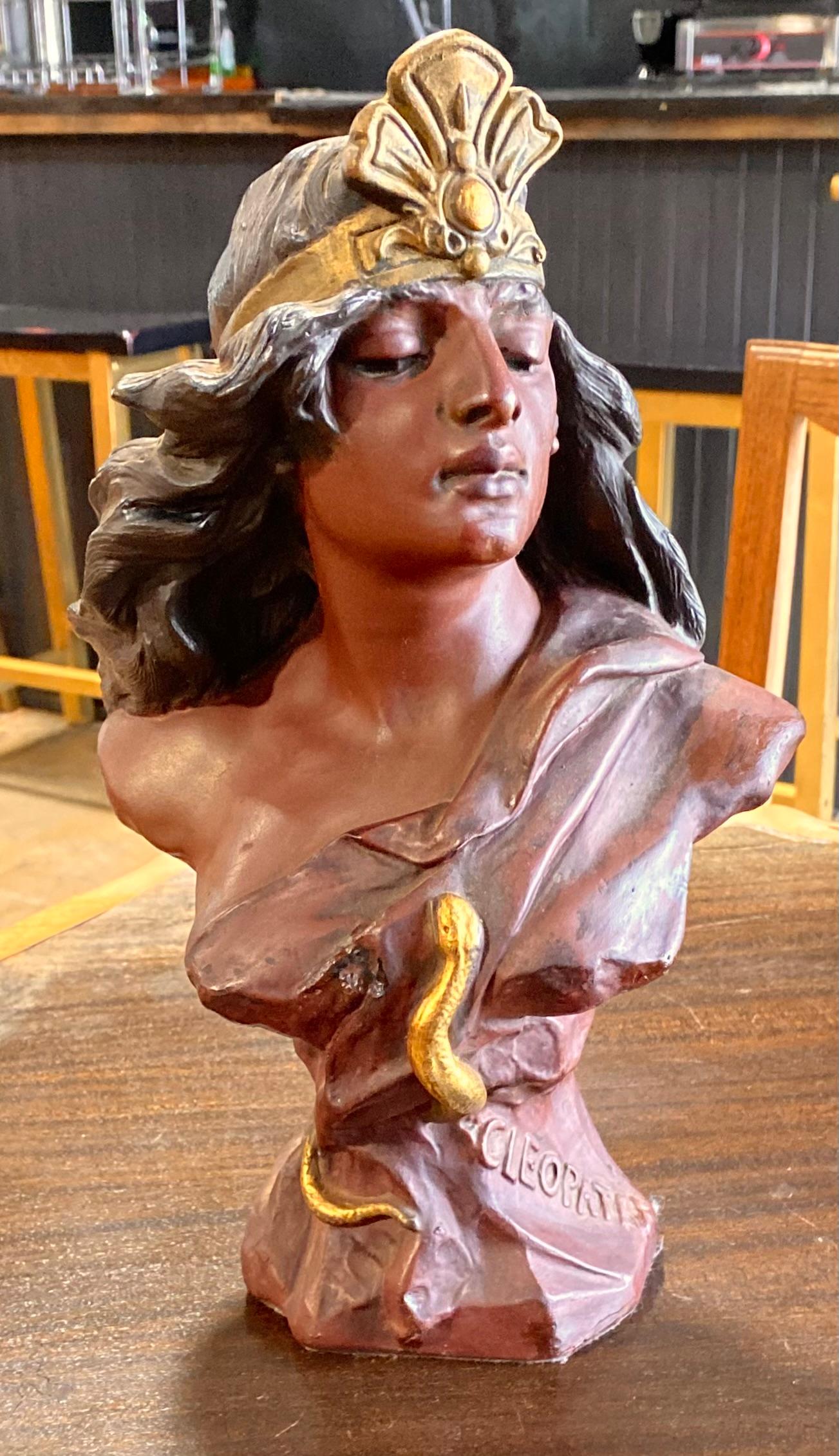 Antique buste de Cléopâtre avec bande de tête et assise en vente 6