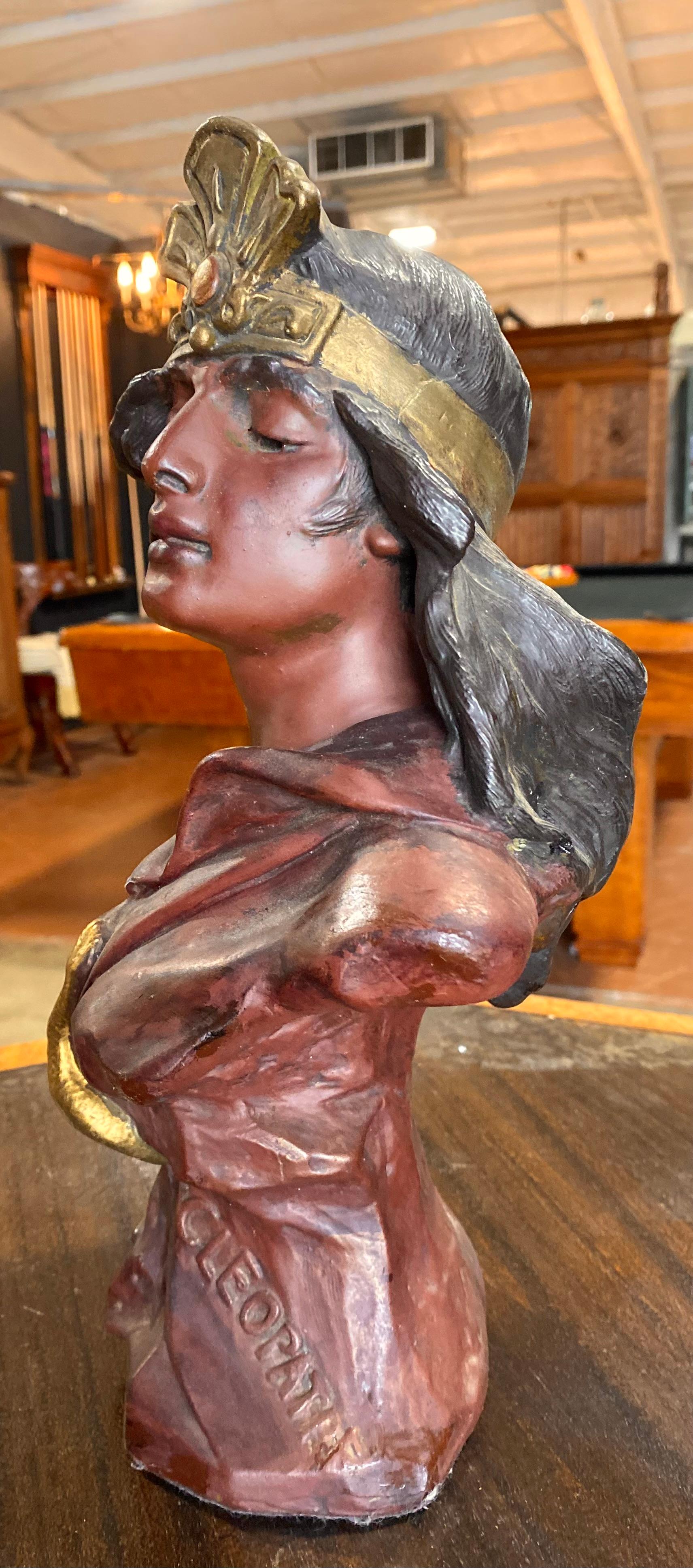 Art nouveau Antique buste de Cléopâtre avec bande de tête et assise en vente