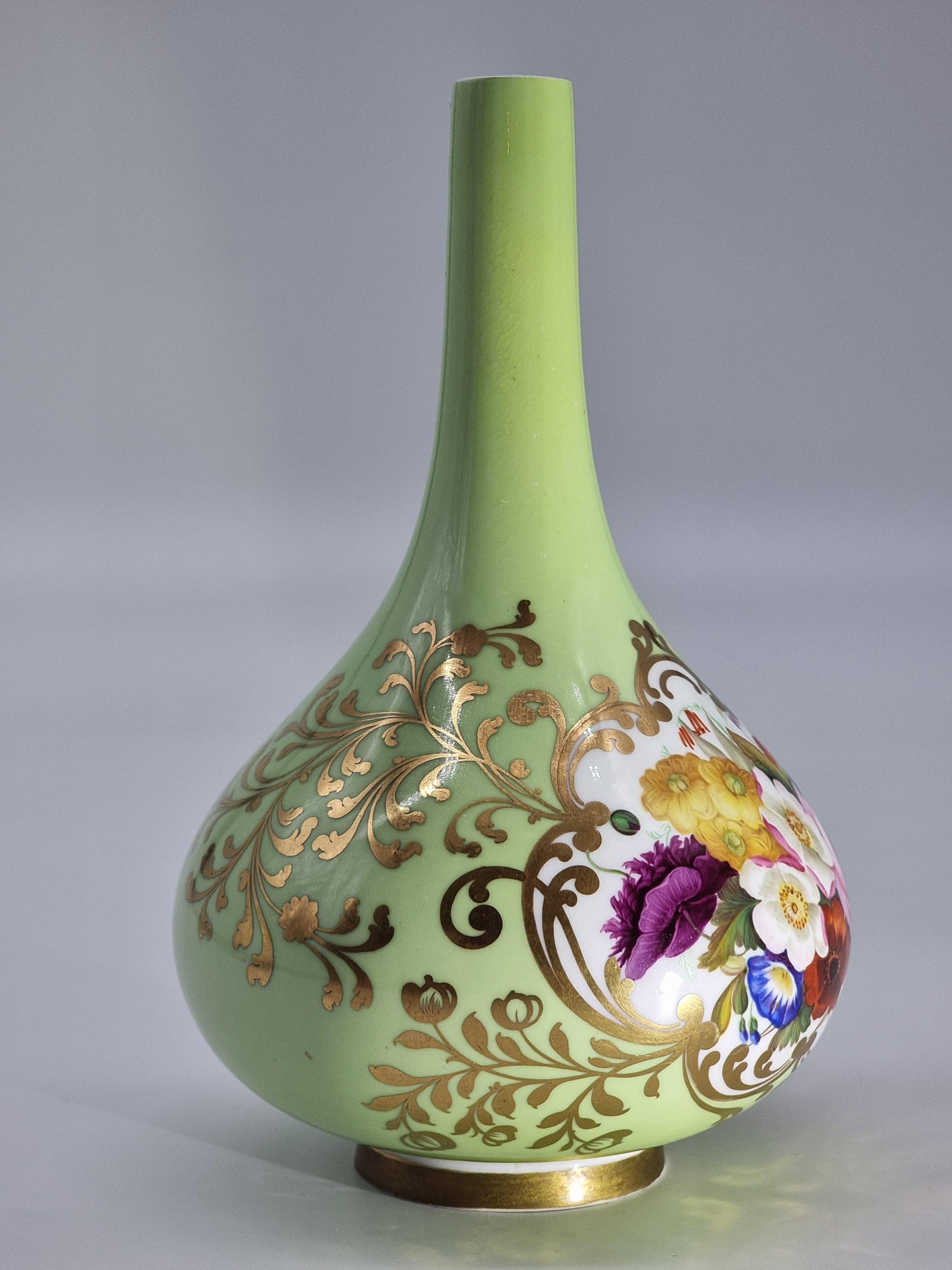 Antique Chamberlain and Co. Worcester hand painted vase with floral motifs c1830 For Sale 2