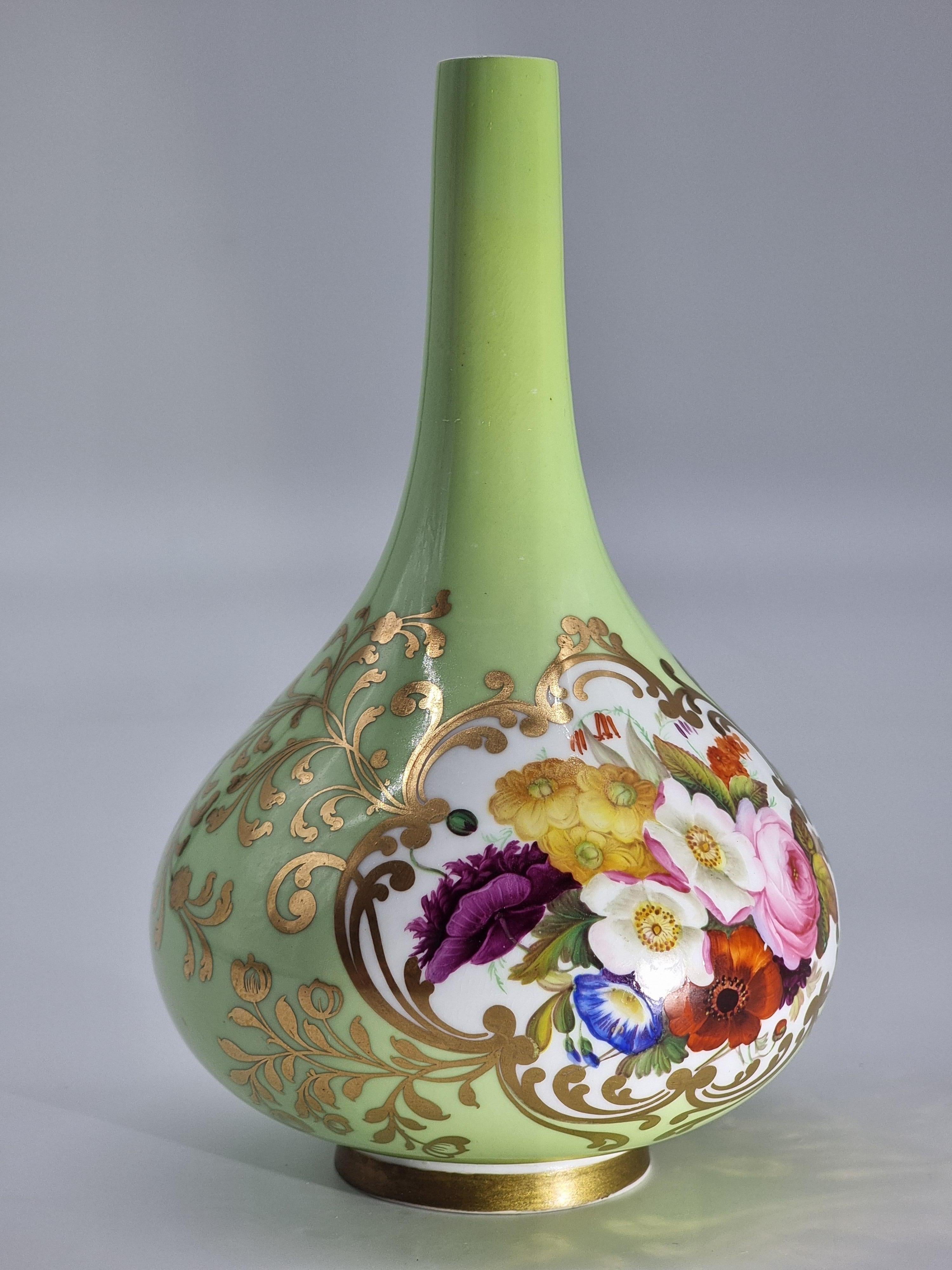 Antique Chamberlain and Co. Worcester hand painted vase with floral motifs c1830 For Sale 3