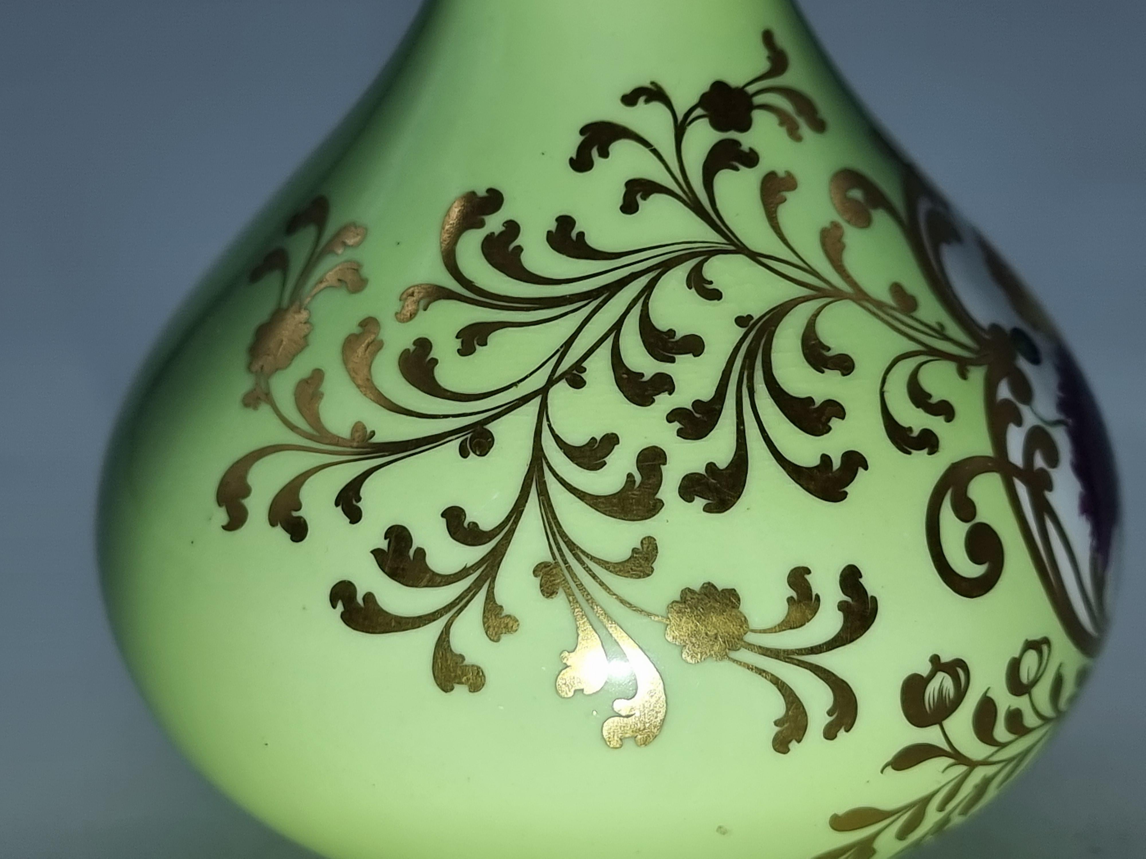 Antique Chamberlain and Co. Worcester hand painted vase with floral motifs c1830 For Sale 11