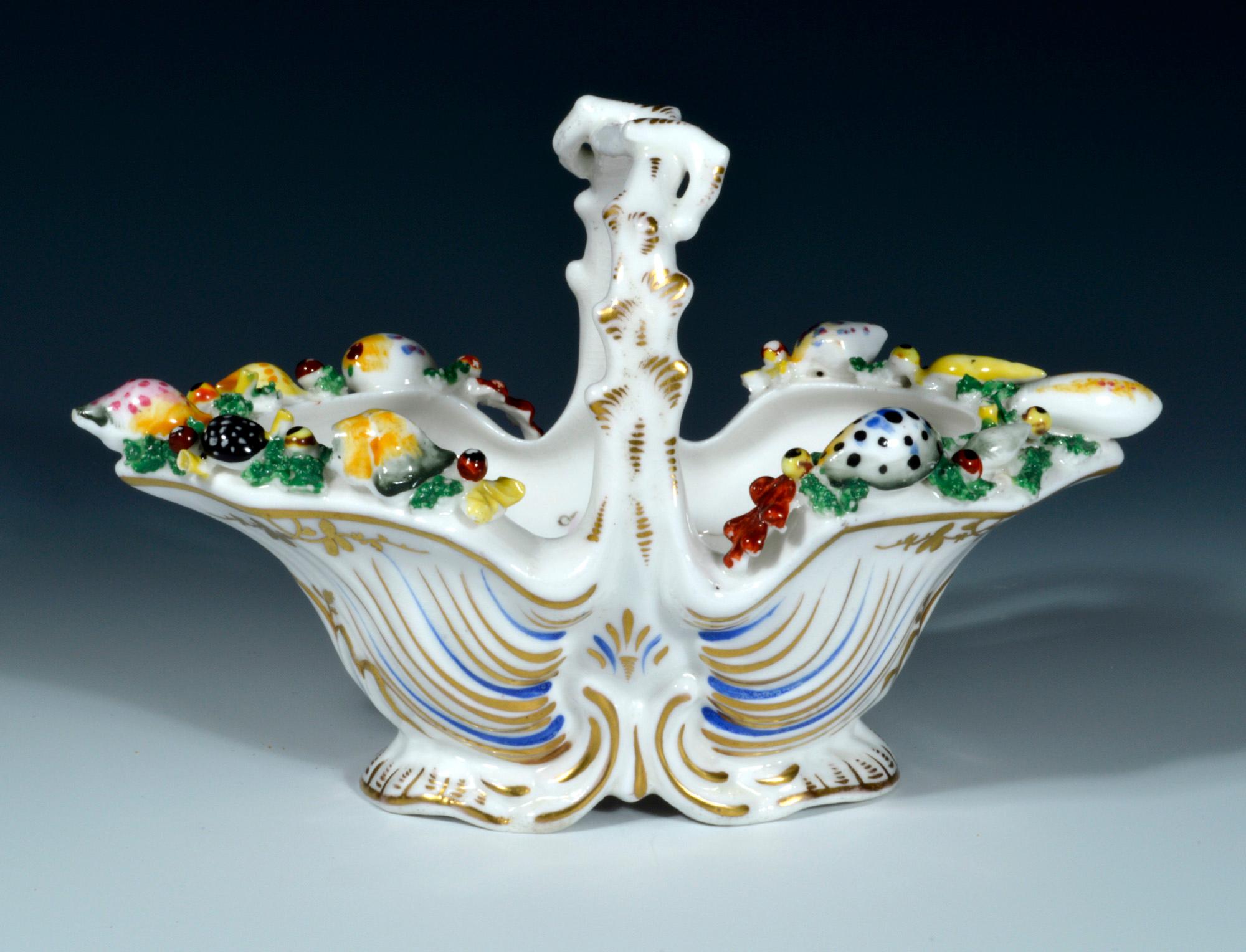 Antique Chamberlain's Worcester Porcelain Botanical Basket with Sea Shell Border For Sale 1