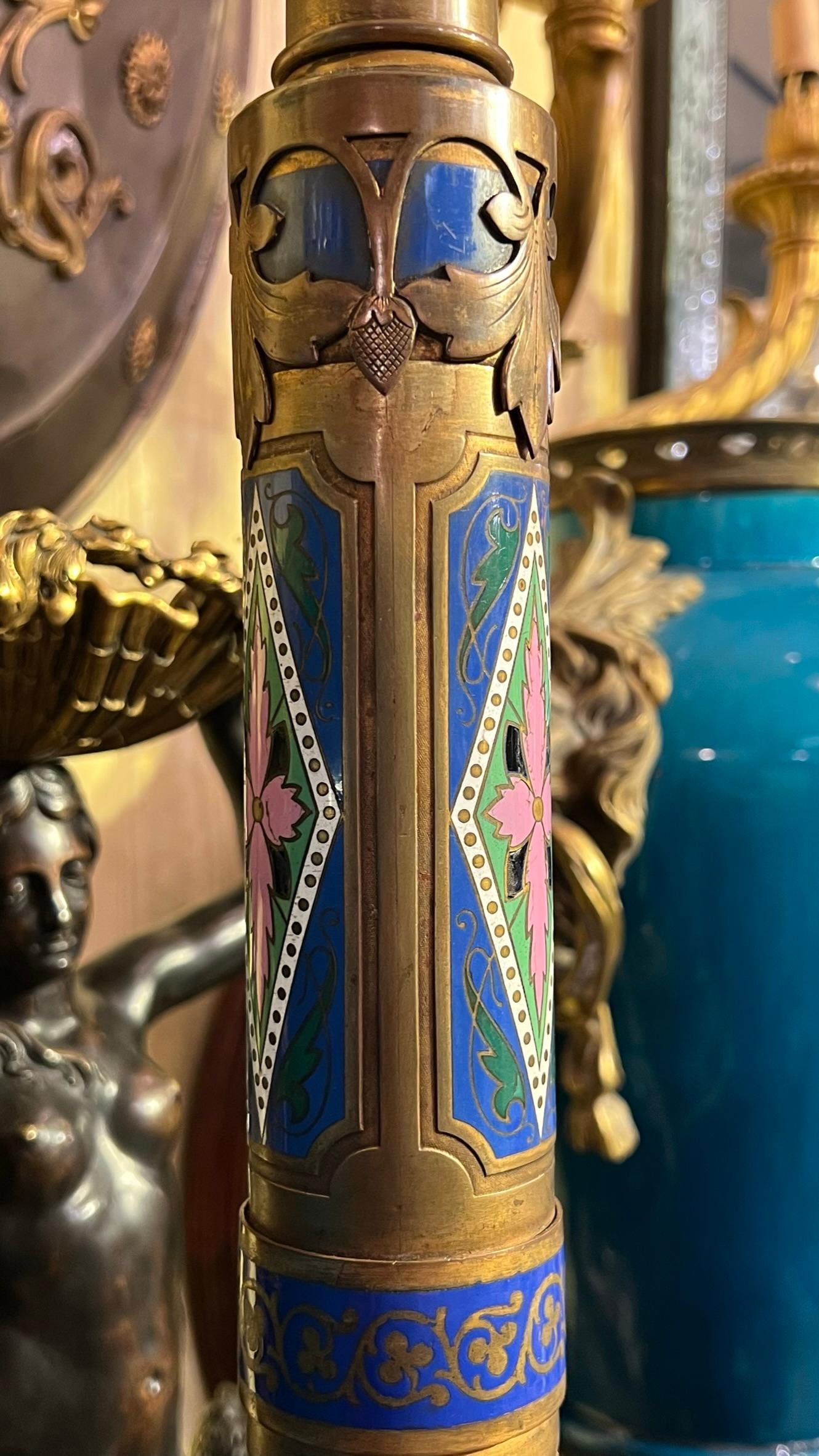 Lampe de table antique Champleve en bronze émaillé attribuée à Caldwell  en vente 8