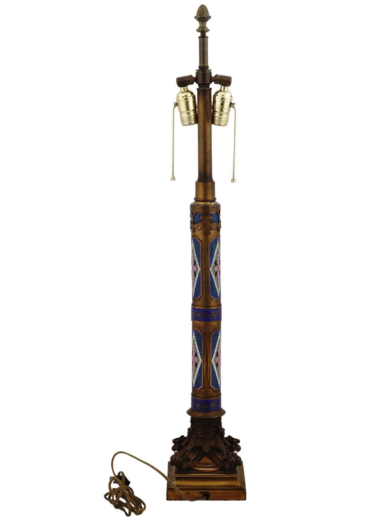 Antike Champleve-Tischlampe aus emaillierter Bronze, Caldwell zugeschrieben  im Zustand „Gut“ im Angebot in New York, NY