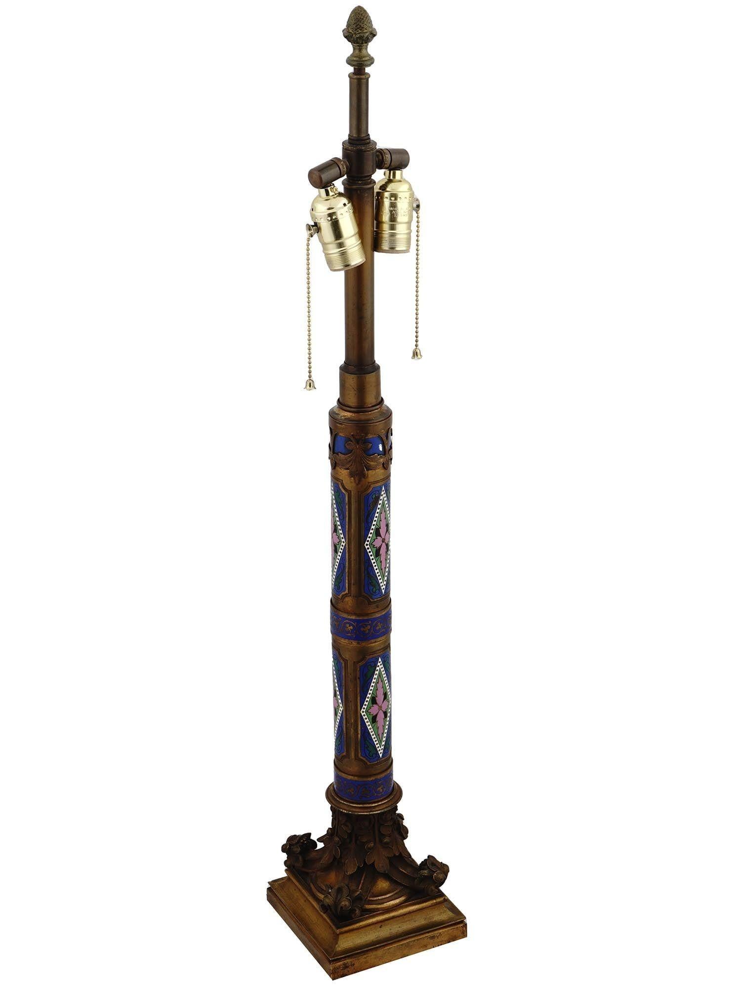 Antike Champleve-Tischlampe aus emaillierter Bronze, Caldwell zugeschrieben  im Angebot 1