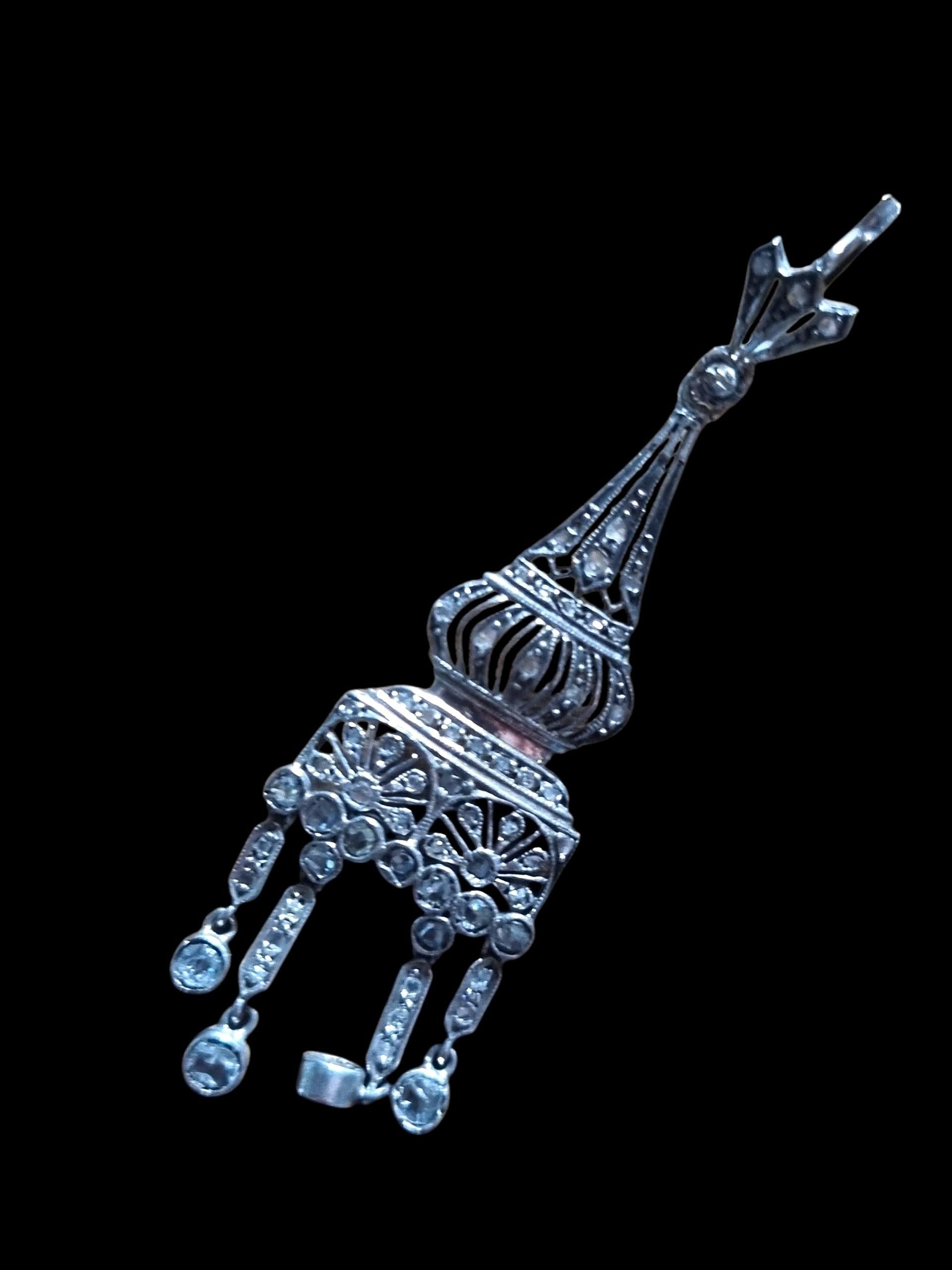 Belle Époque Boucles d'oreilles chandelier anciennes avec diamants taillés en rose, monture en argent, vers 1900 en vente